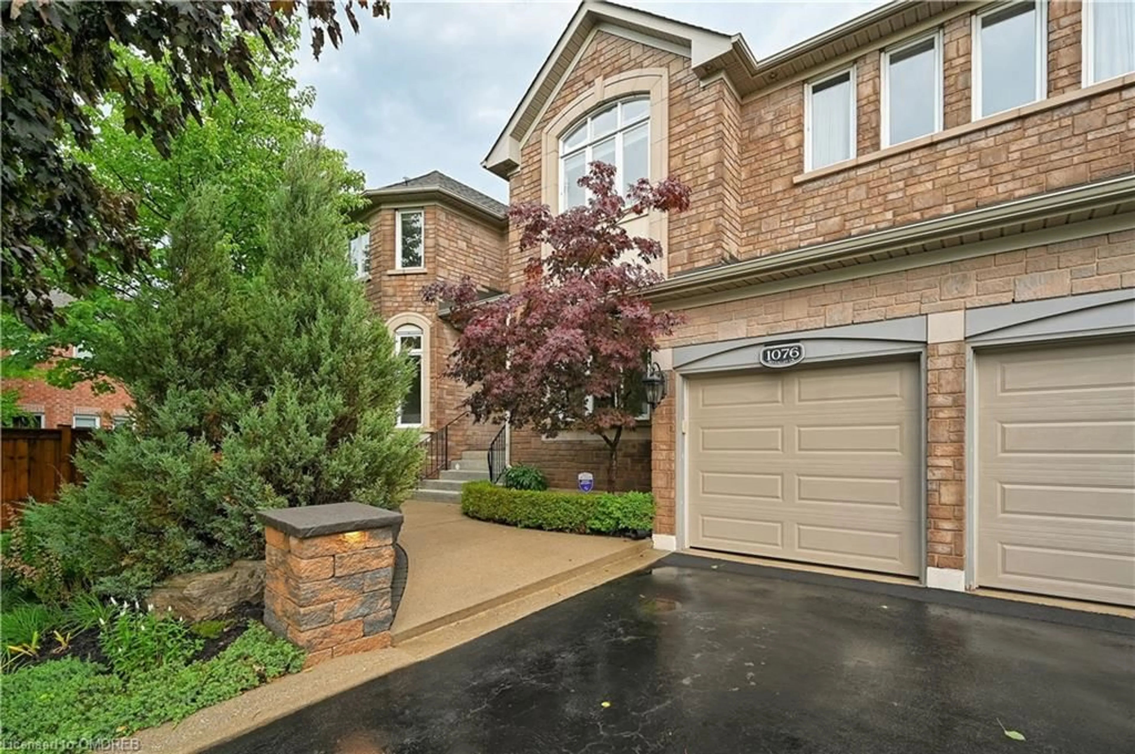 A pic from exterior of the house or condo for 1076 Skyvalley Cres, Oakville Ontario L6M 3L2
