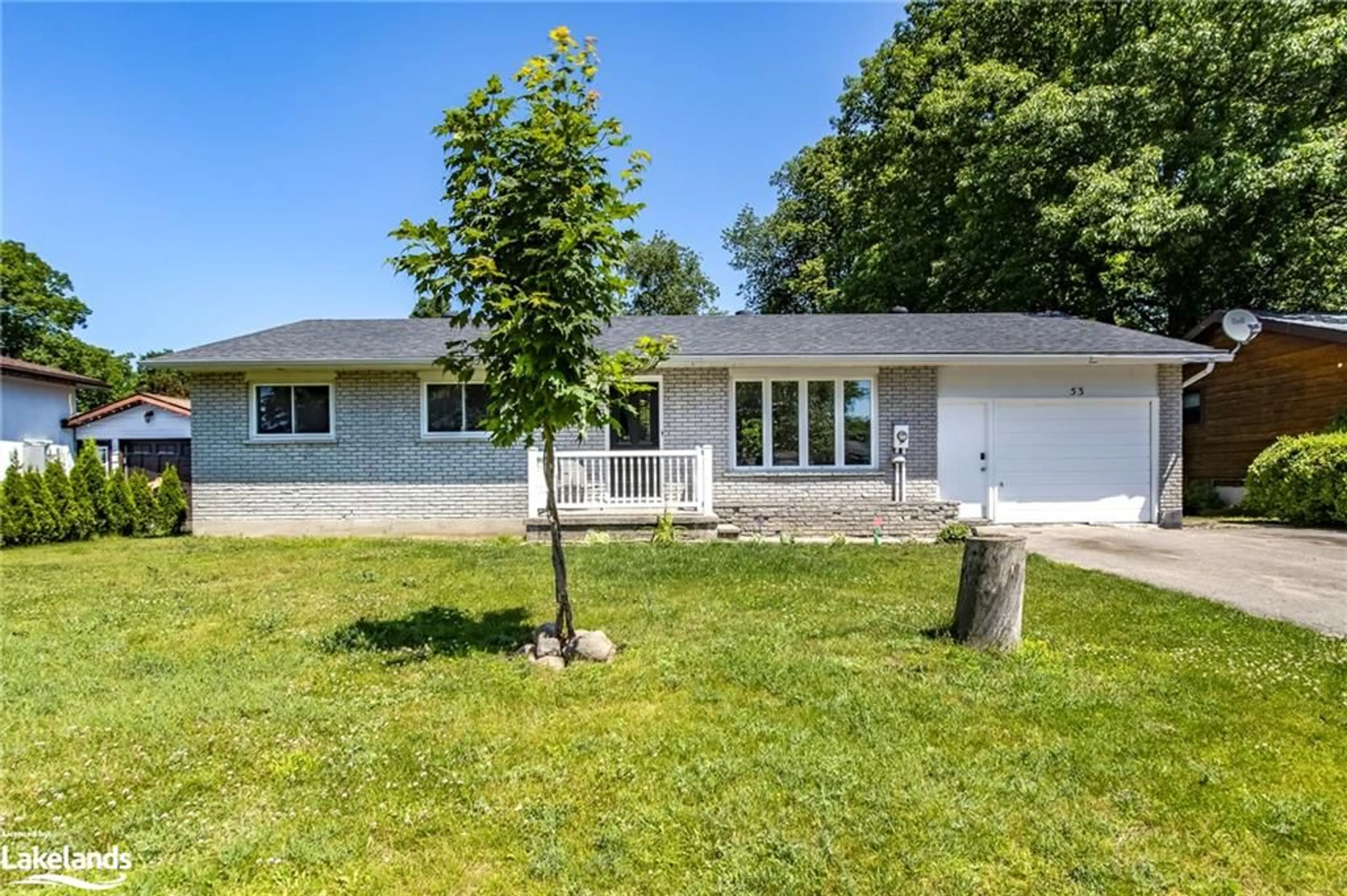 Frontside or backside of a home for 53 Hill Top Dr, Penetanguishene Ontario L9M 1H3