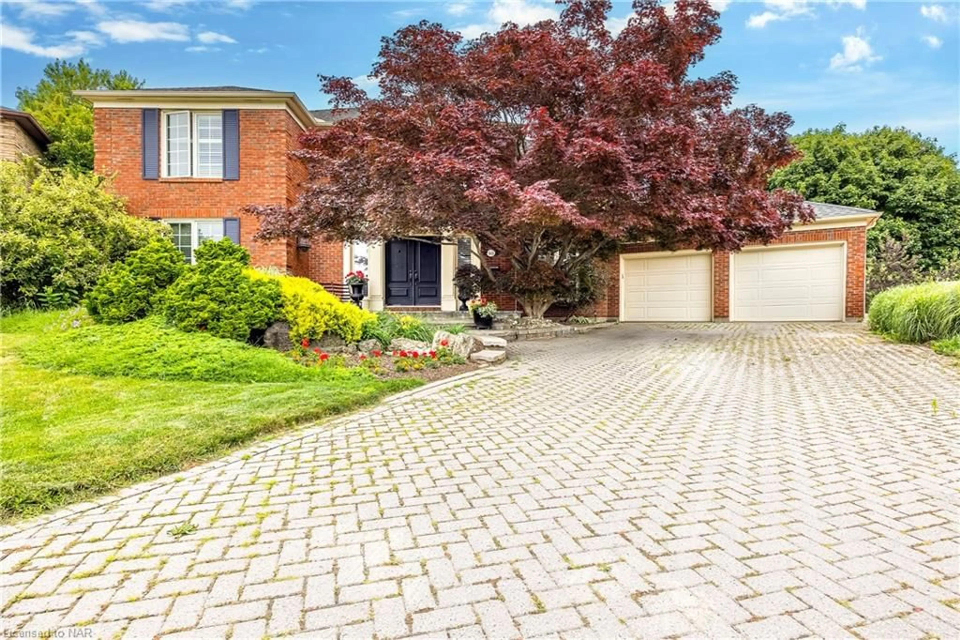 Home with brick exterior material for 48 Ridge Point Dr, St. Catharines Ontario L2T 2T1