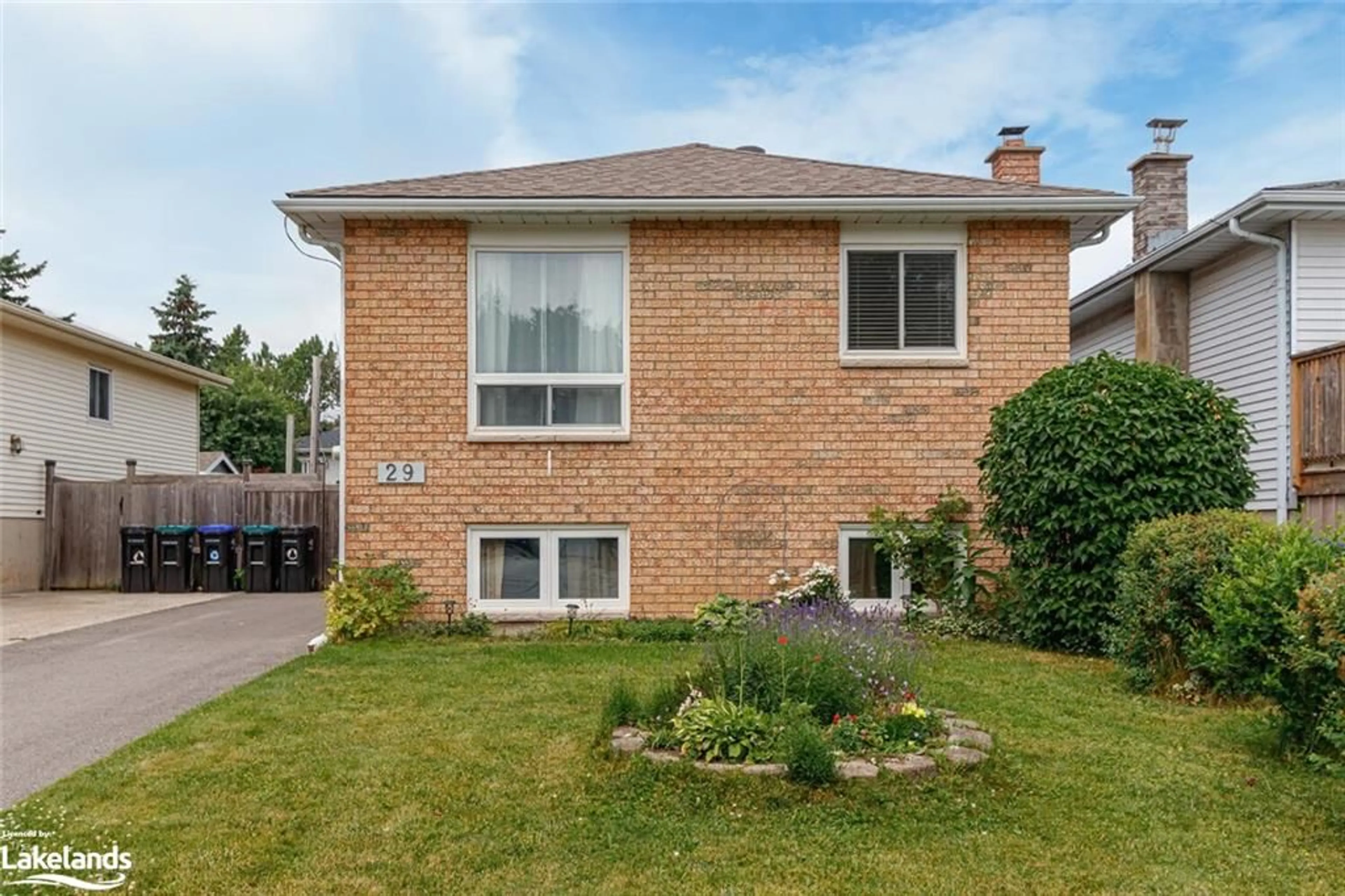Frontside or backside of a home for 29 Courtice Cres, Collingwood Ontario L9Y 4N7