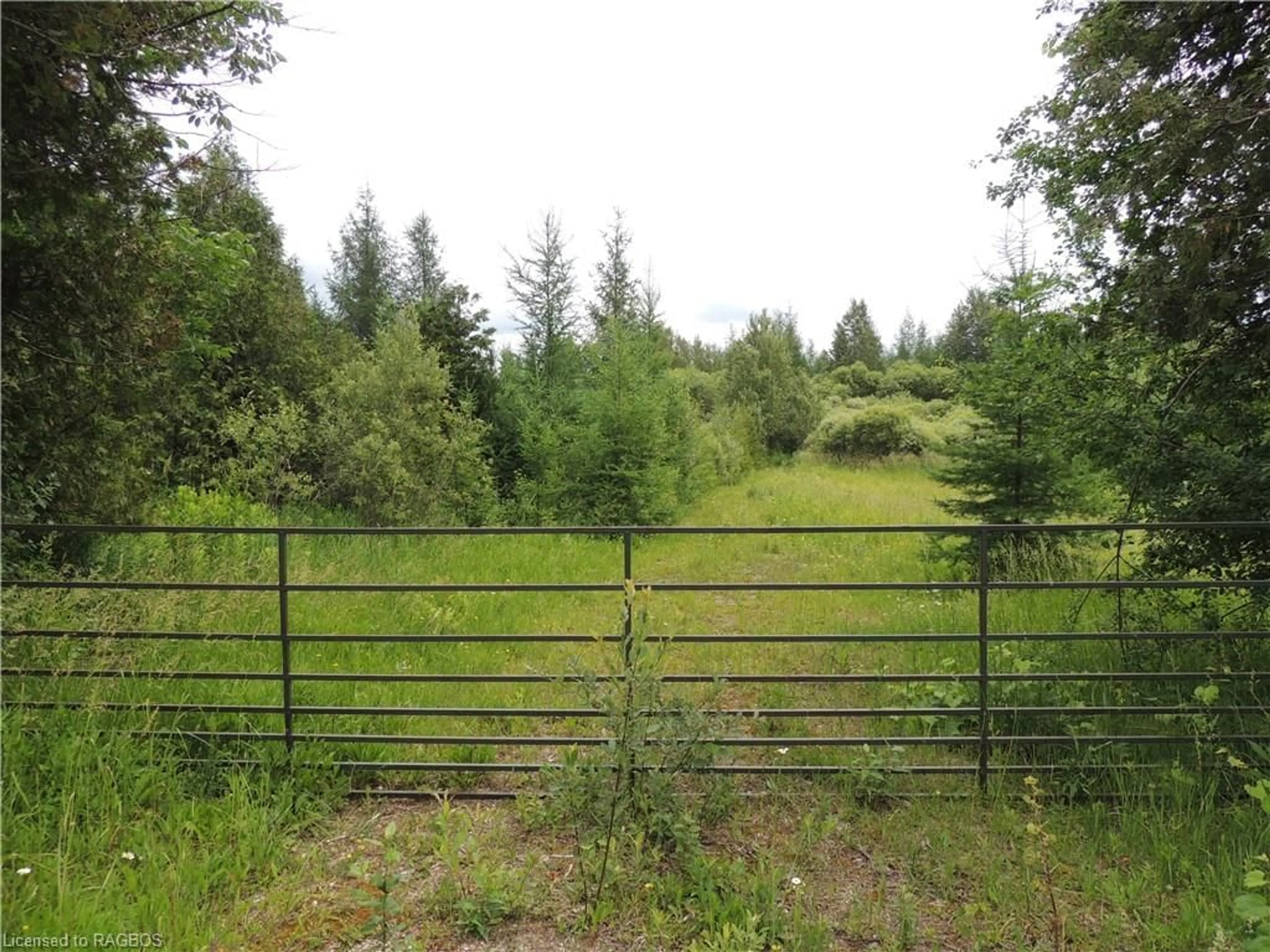 Fenced yard for 620420 Robson Rd, Chatsworth (Twp) Ontario N0H 1R0