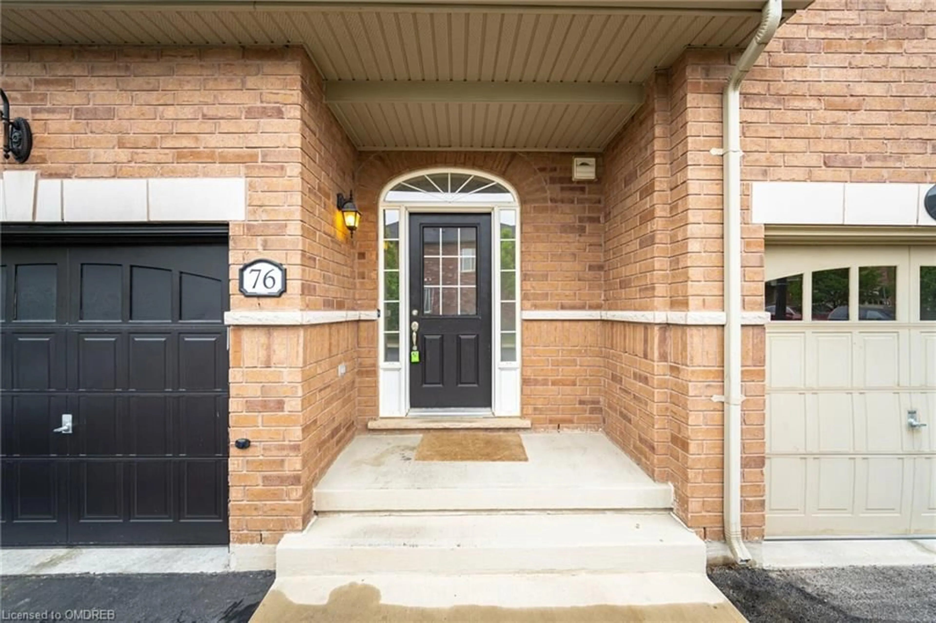 Indoor entryway for 651 Farmstead Dr, Milton Ontario L9T 7W2