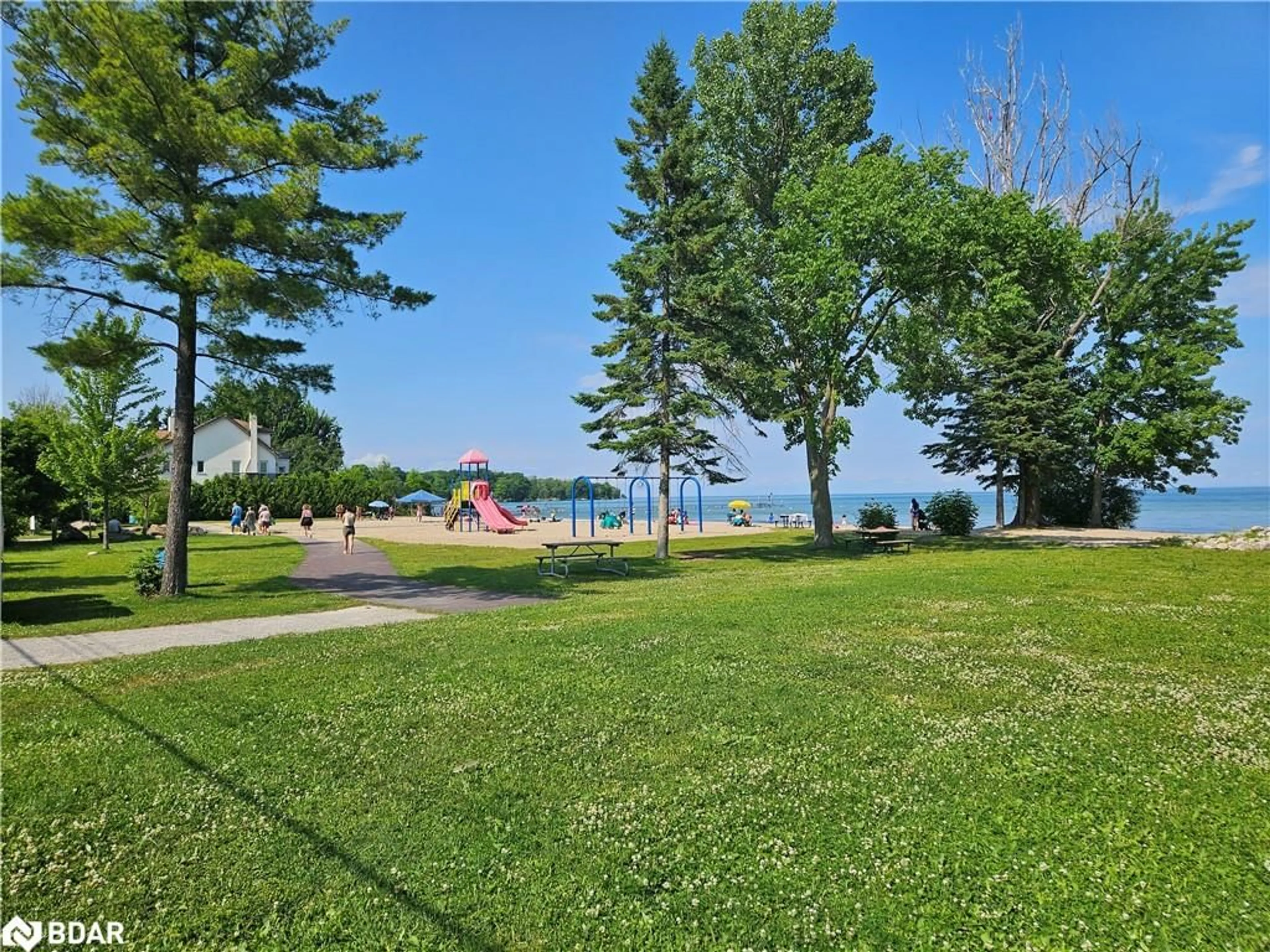 Patio, lake for 732 Chestnut St, Innisfil Ontario L9S 2H8