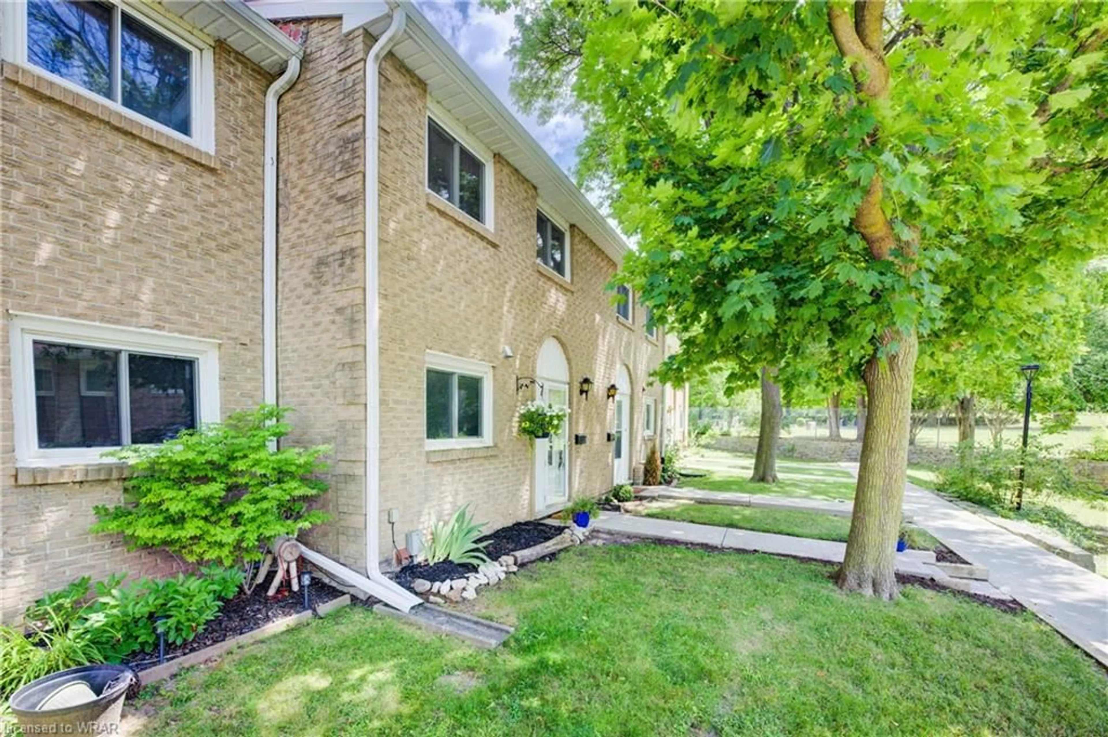 A pic from exterior of the house or condo for 206 Green Valley Dr #28, Kitchener Ontario N2P 1G9