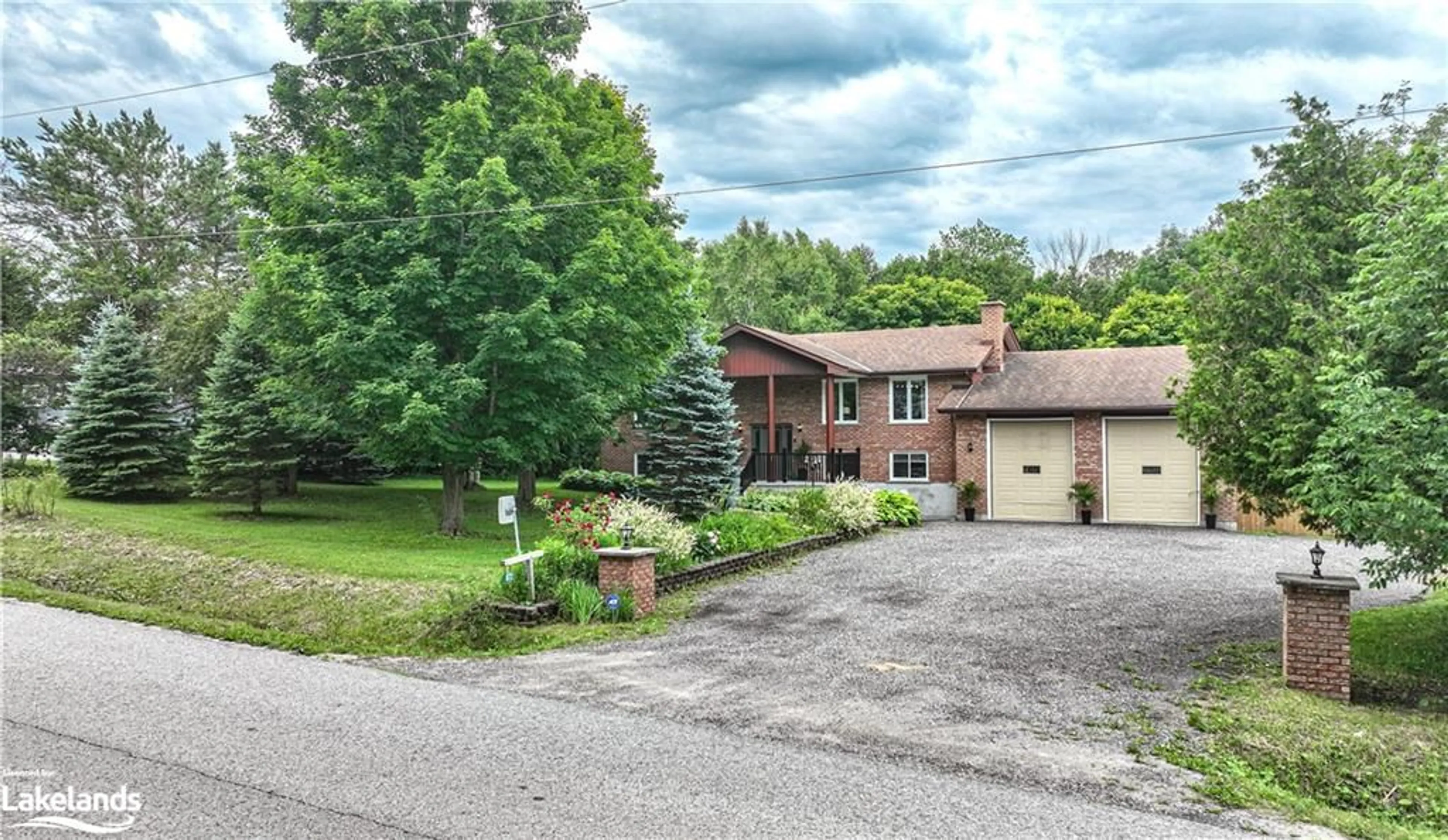 Frontside or backside of a home for 872 11th Line, Oro-Medonte Ontario L0L 1T0