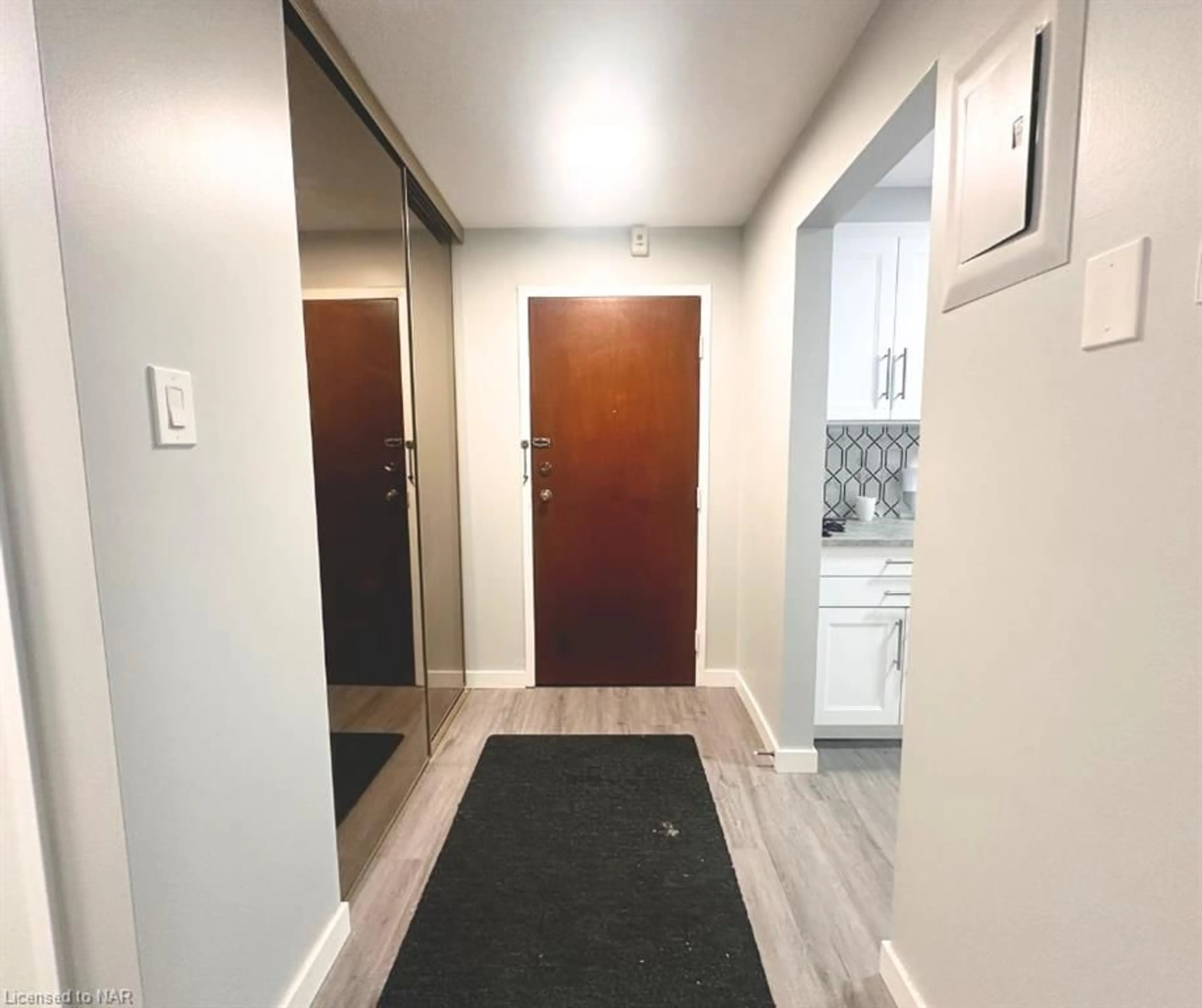 Indoor entryway for 276 Oakdale Ave #313, St. Catharines Ontario L2P 3S5