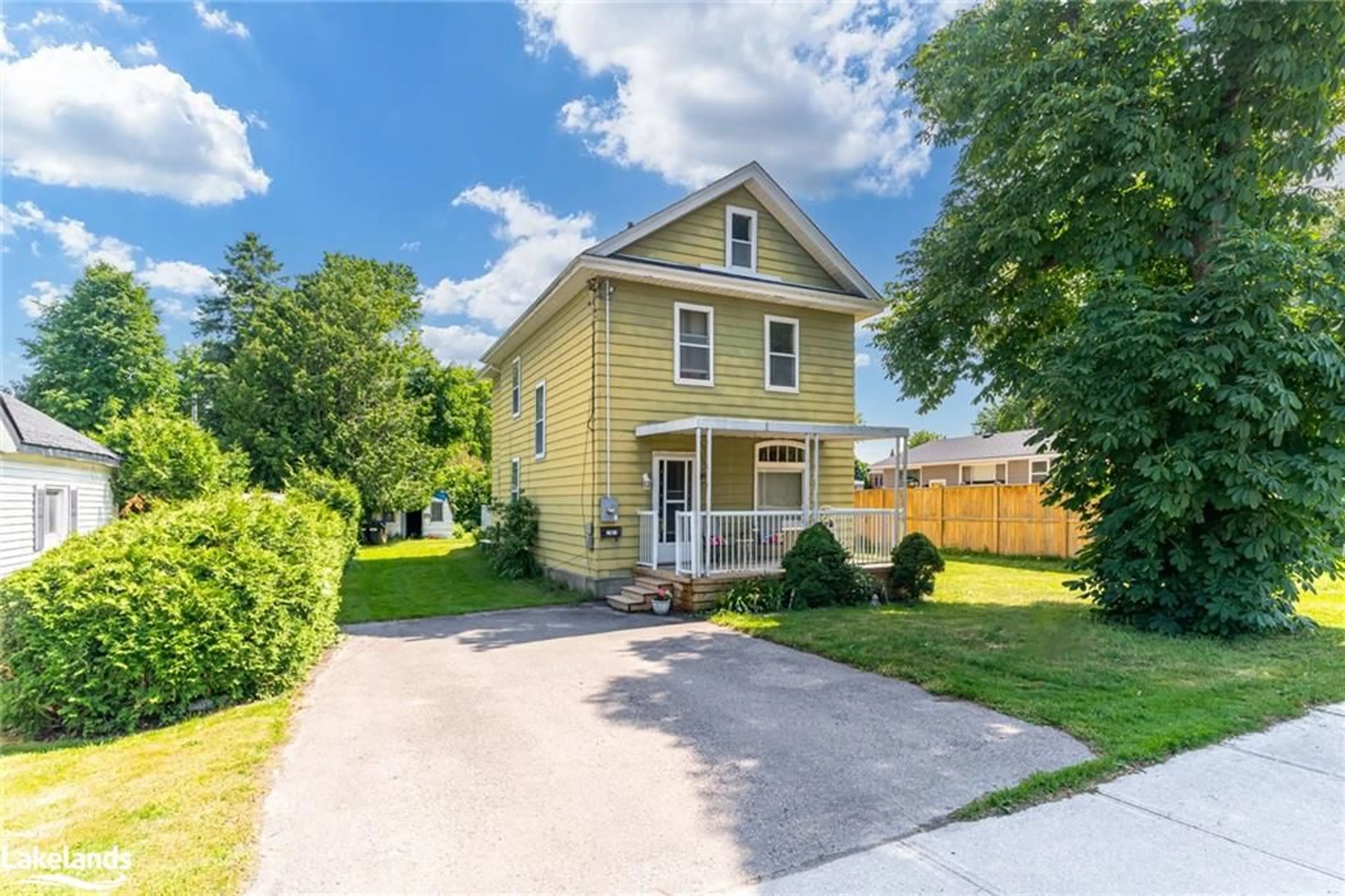 Frontside or backside of a home for 14 Lorne Ave, Collingwood Ontario L9Y 2B6