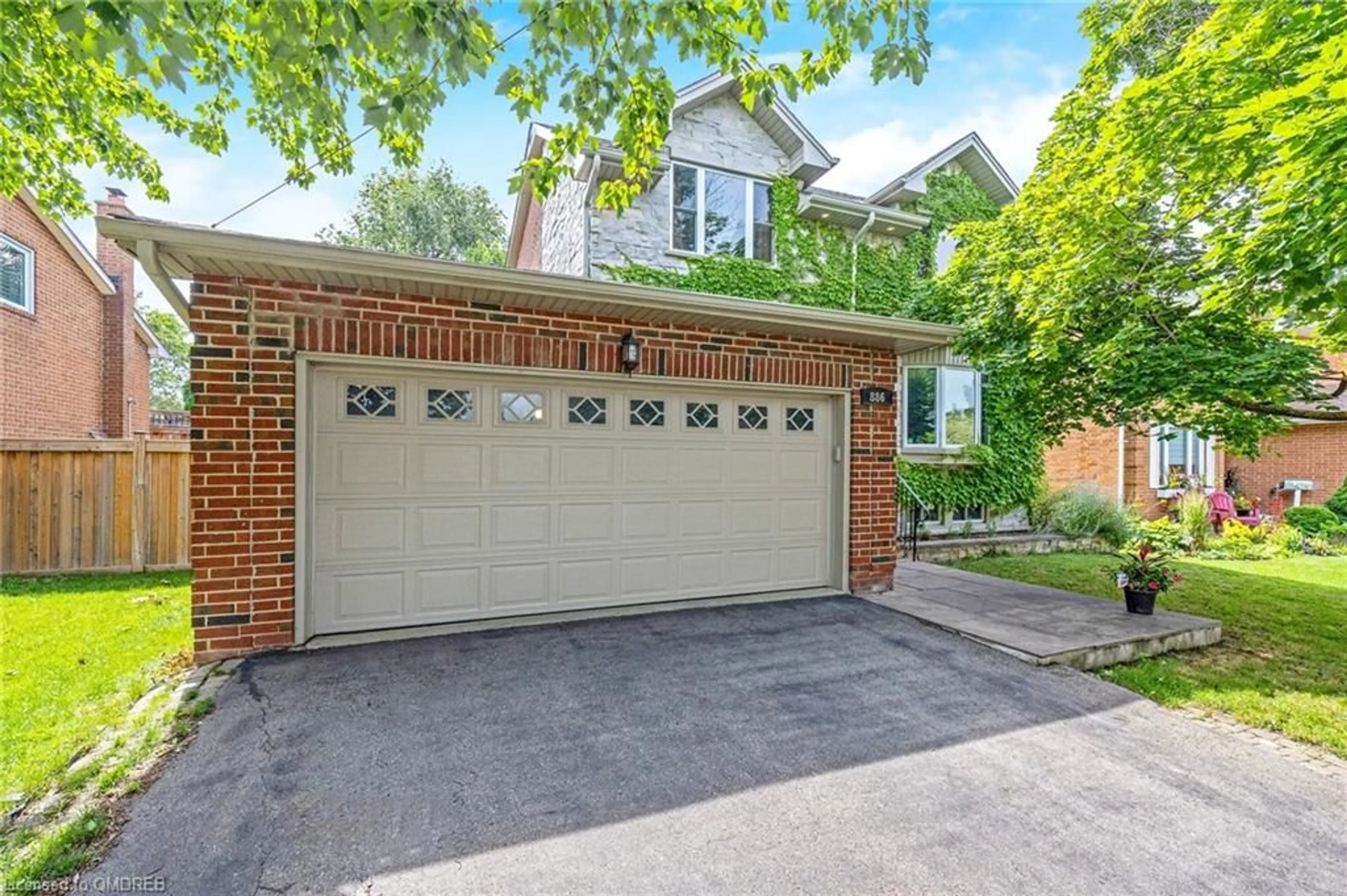 Home with brick exterior material for 886 Childs Dr, Milton Ontario L9T 4J6