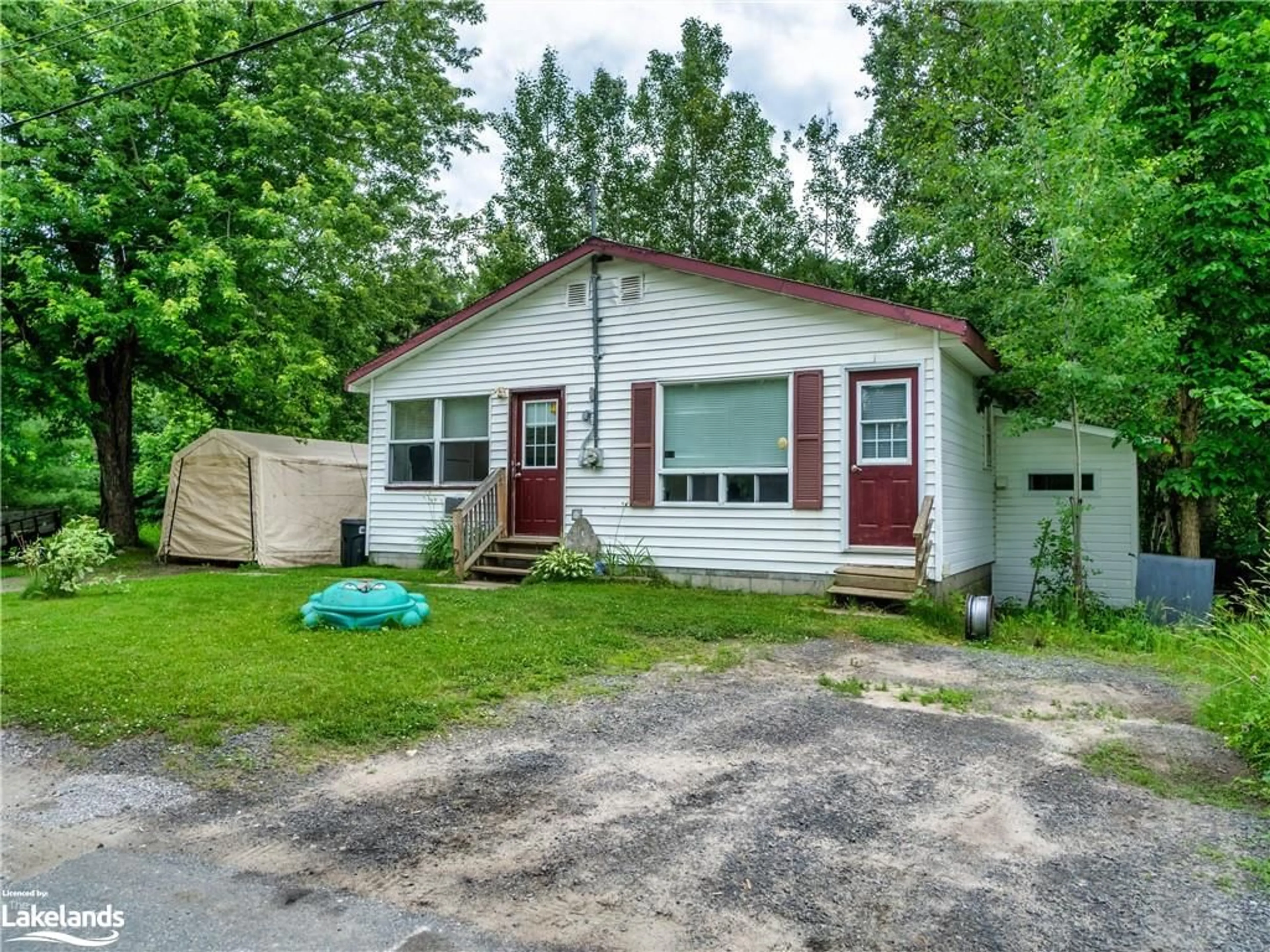 Cottage for 2 Airport Rd, Huntsville Ontario P1H 1X7