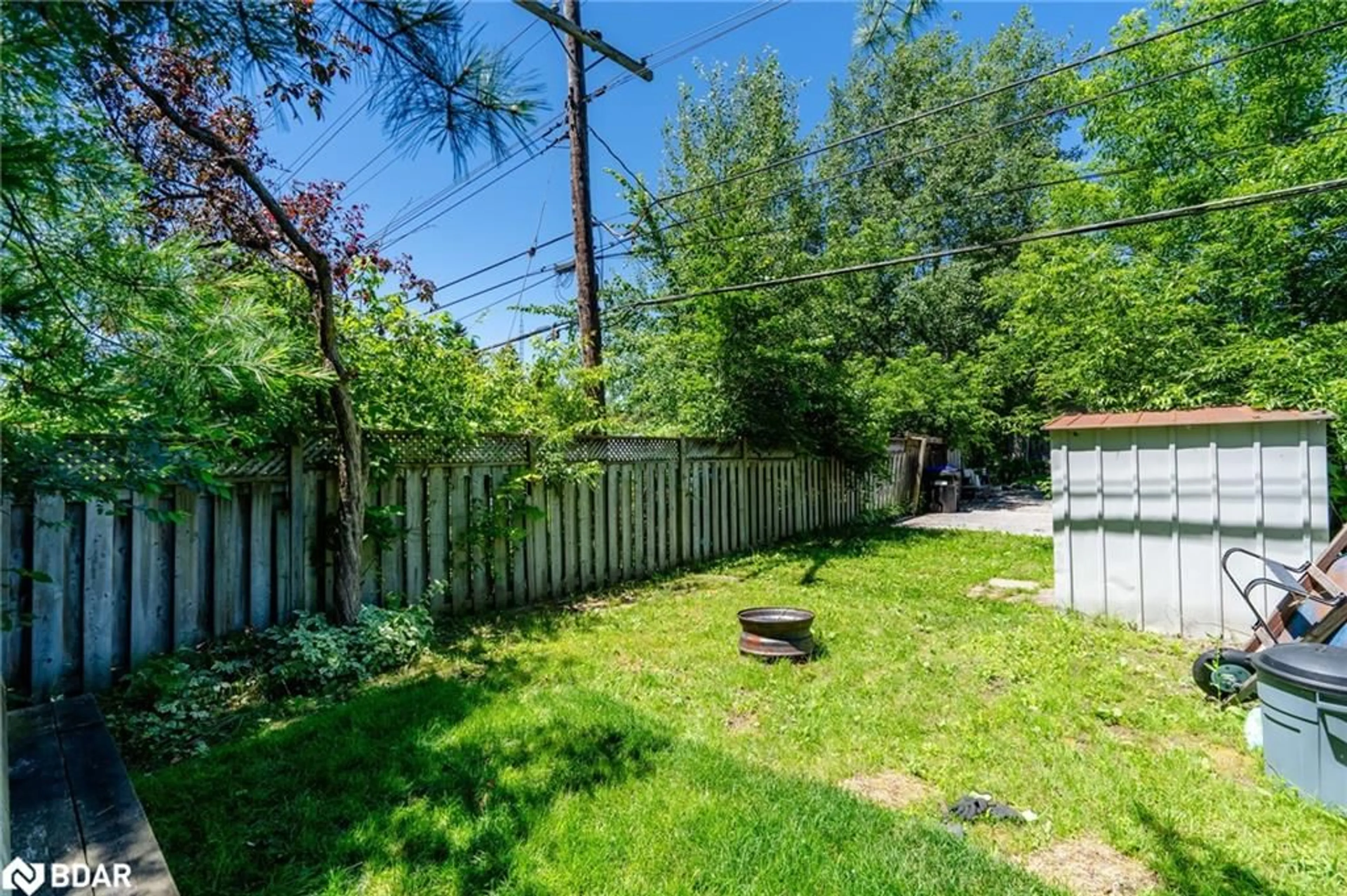 Fenced yard for 234 Cindy Lane, Angus Ontario L0M 1B0