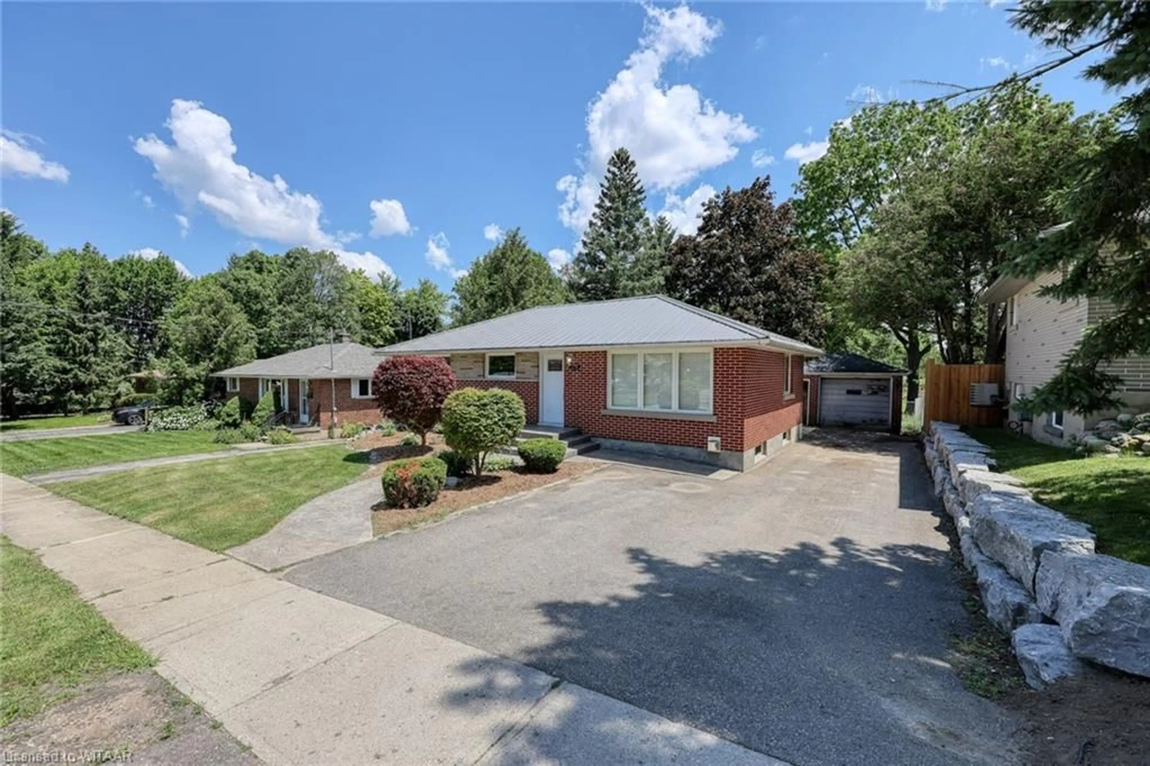 Frontside or backside of a home for 279 Robinson St, Woodstock Ontario N4S 3B8