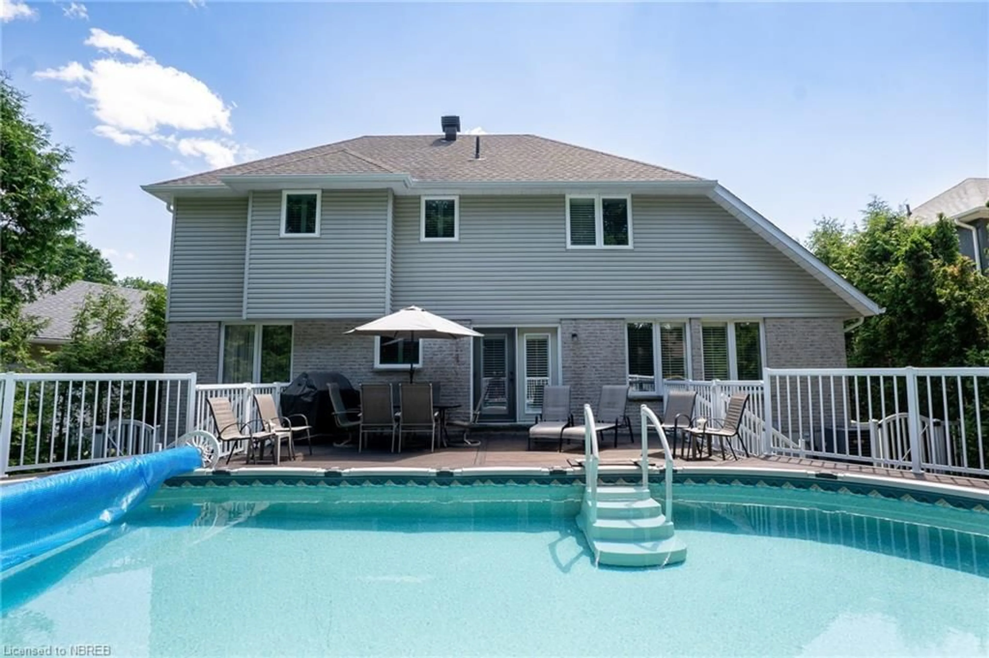 Indoor or outdoor pool for 8 Christopher Crt, North Bay Ontario P1C 1M6