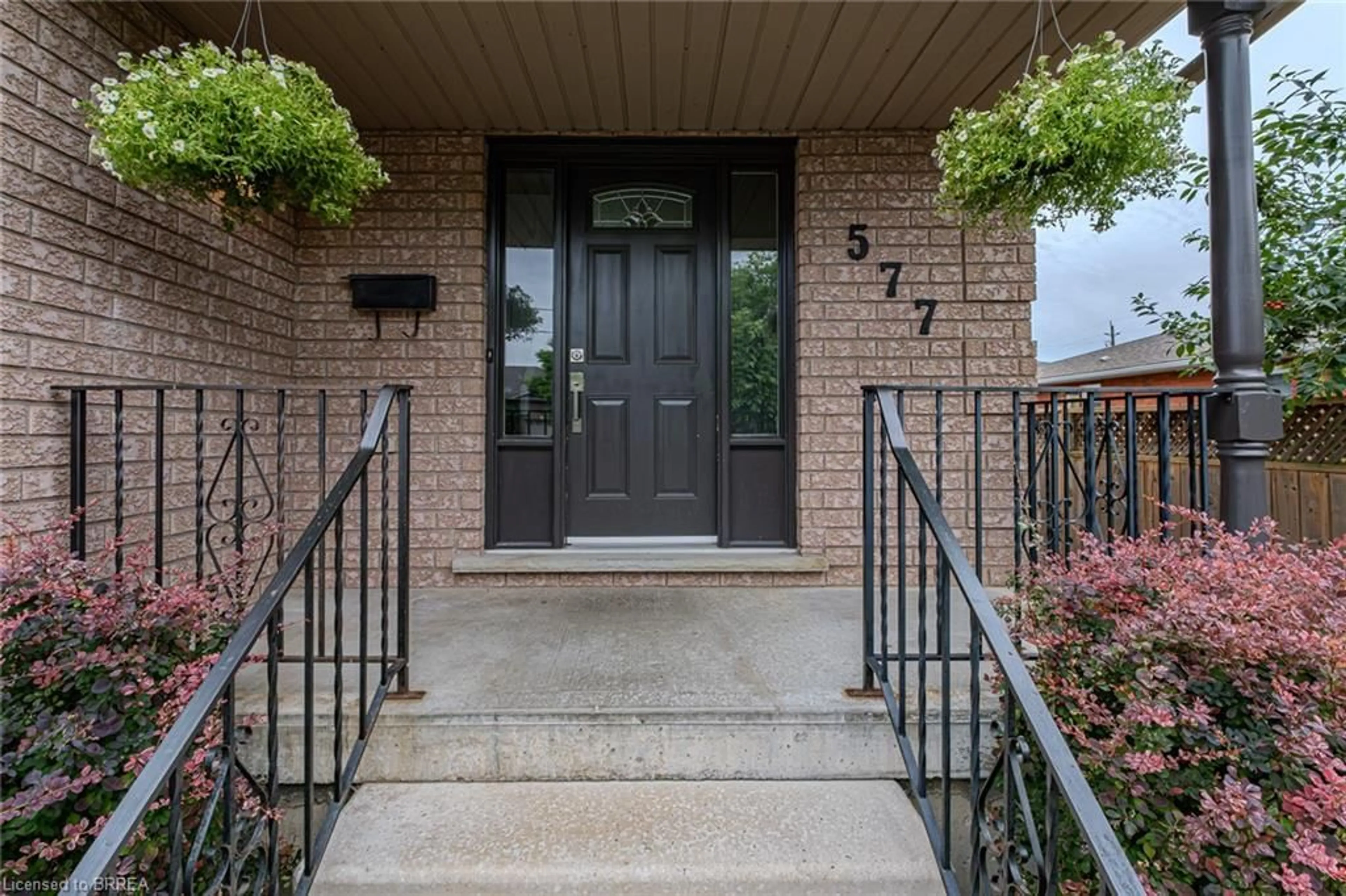 Indoor entryway for 577 Grey St, Brantford Ontario N3S 4X9