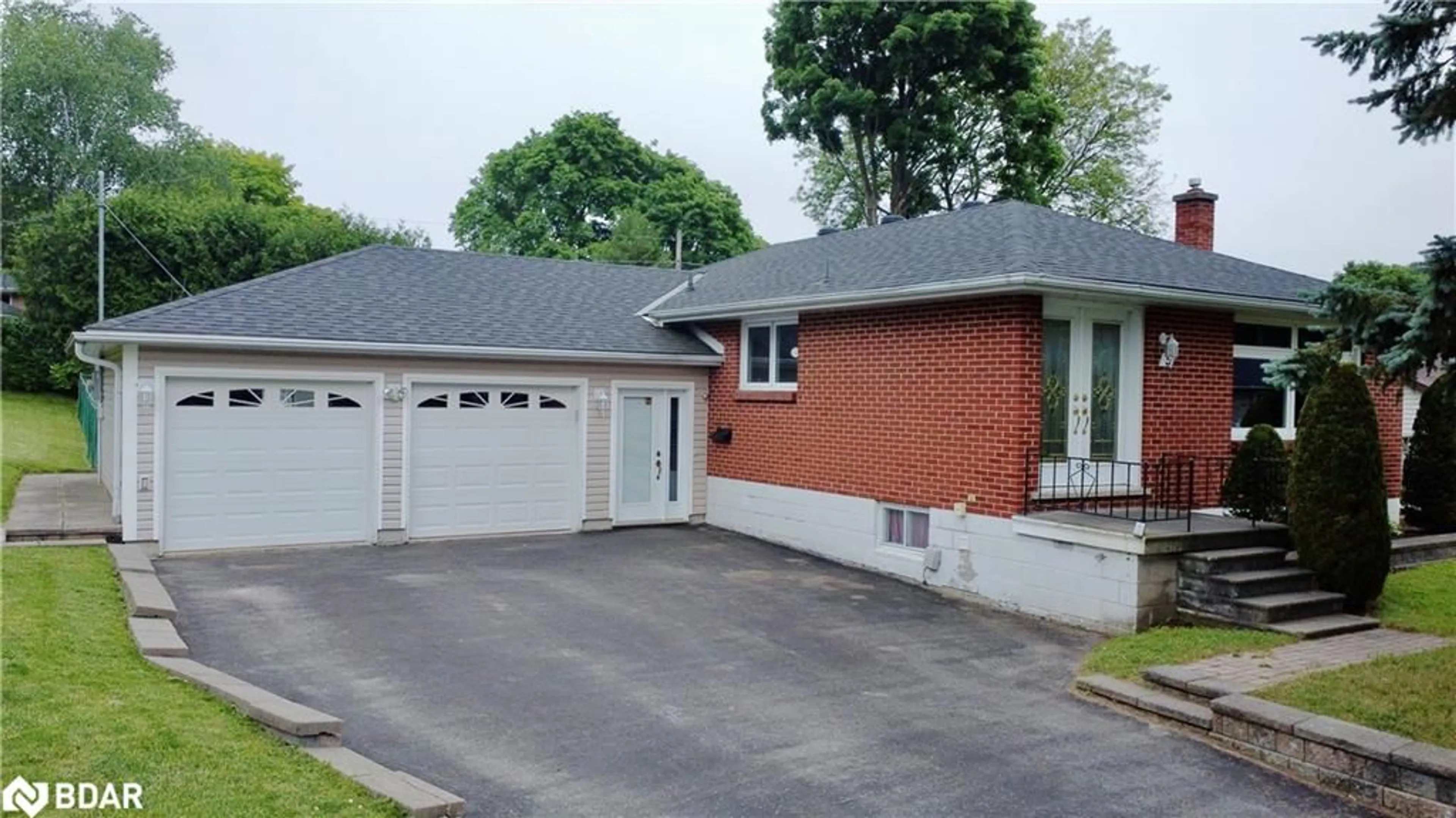 Frontside or backside of a home for 5 Creswick Crt, Barrie Ontario L4M 2J7