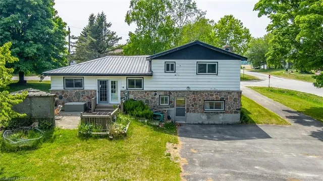 31 Pointview Dr, Lion's Head 3
