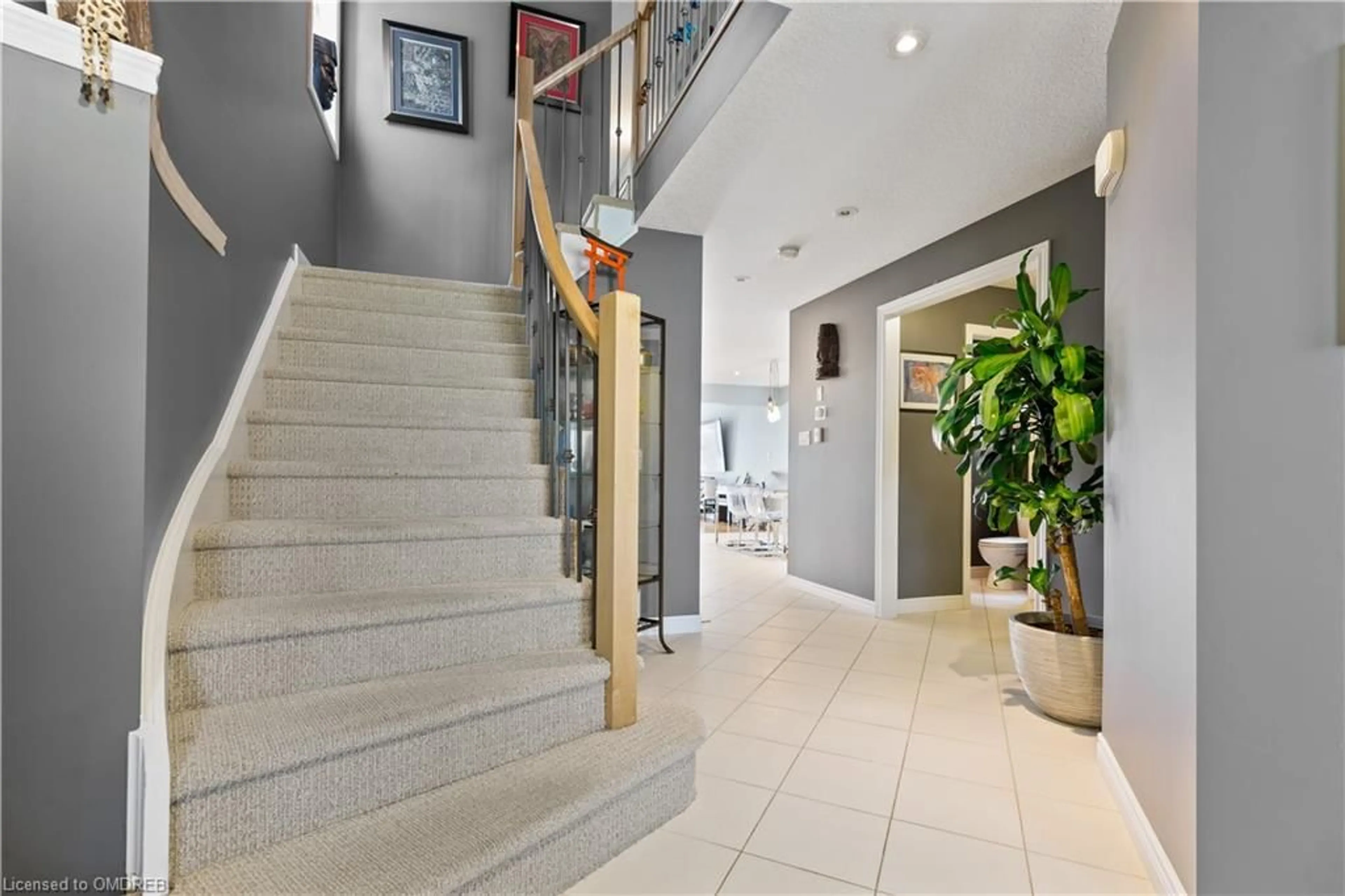 Indoor foyer for 1831 Reilly Walk, London Ontario N5X 0H9