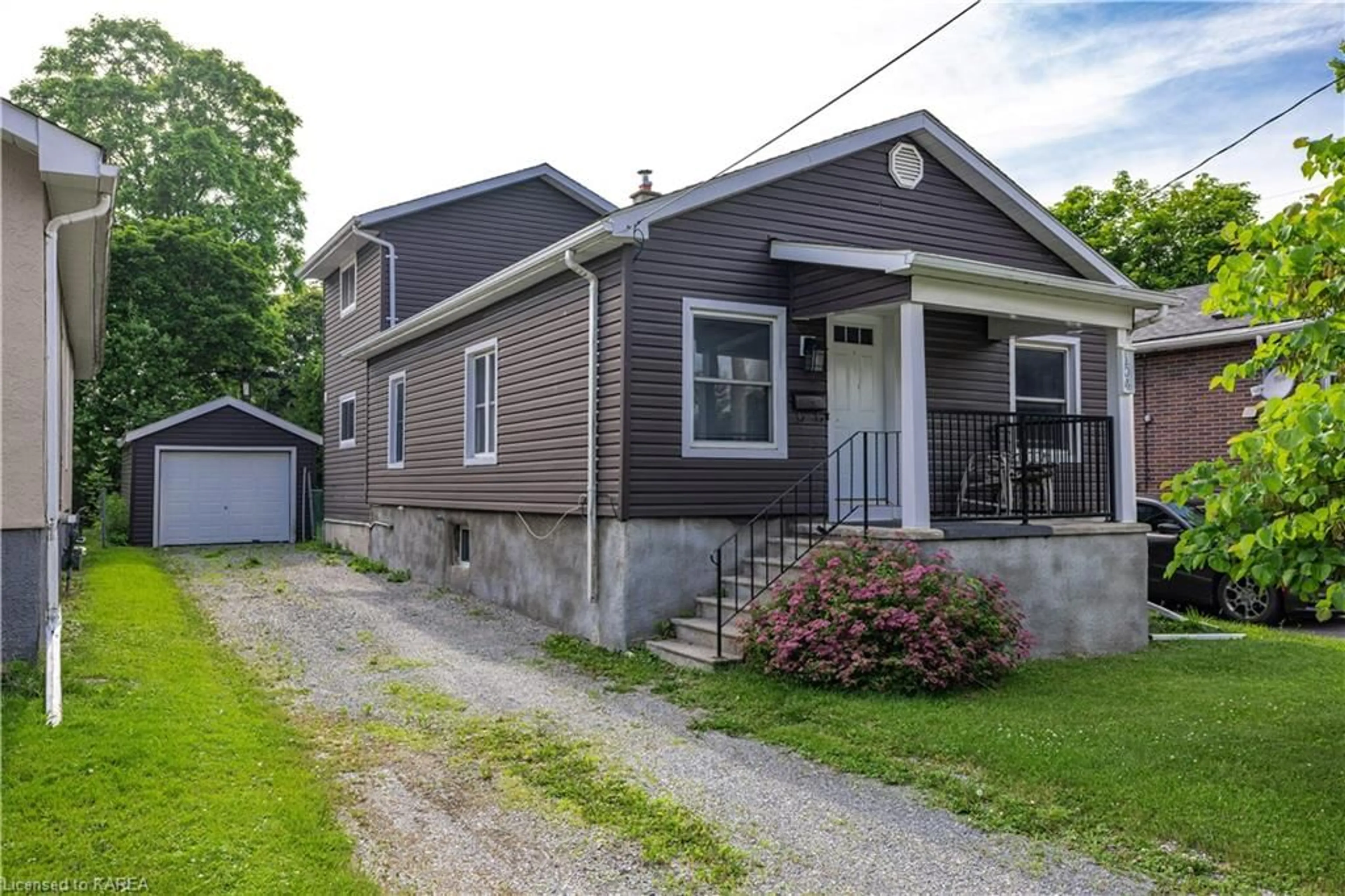 Frontside or backside of a home for 104 Toronto St, Kingston Ontario K7L 4A6