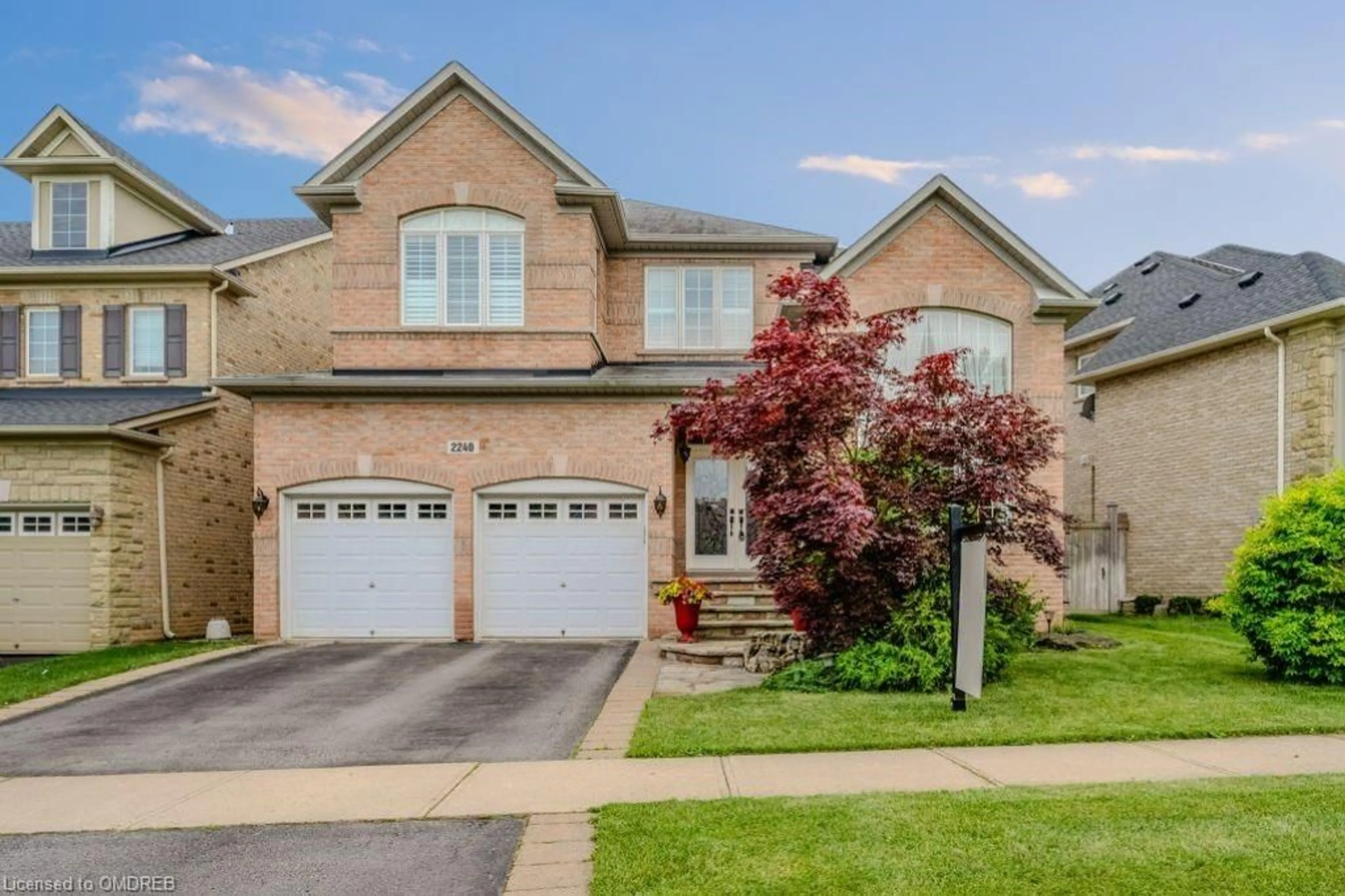 Frontside or backside of a home for 2240 Wuthering Heights Way, Oakville Ontario L6M 0A3