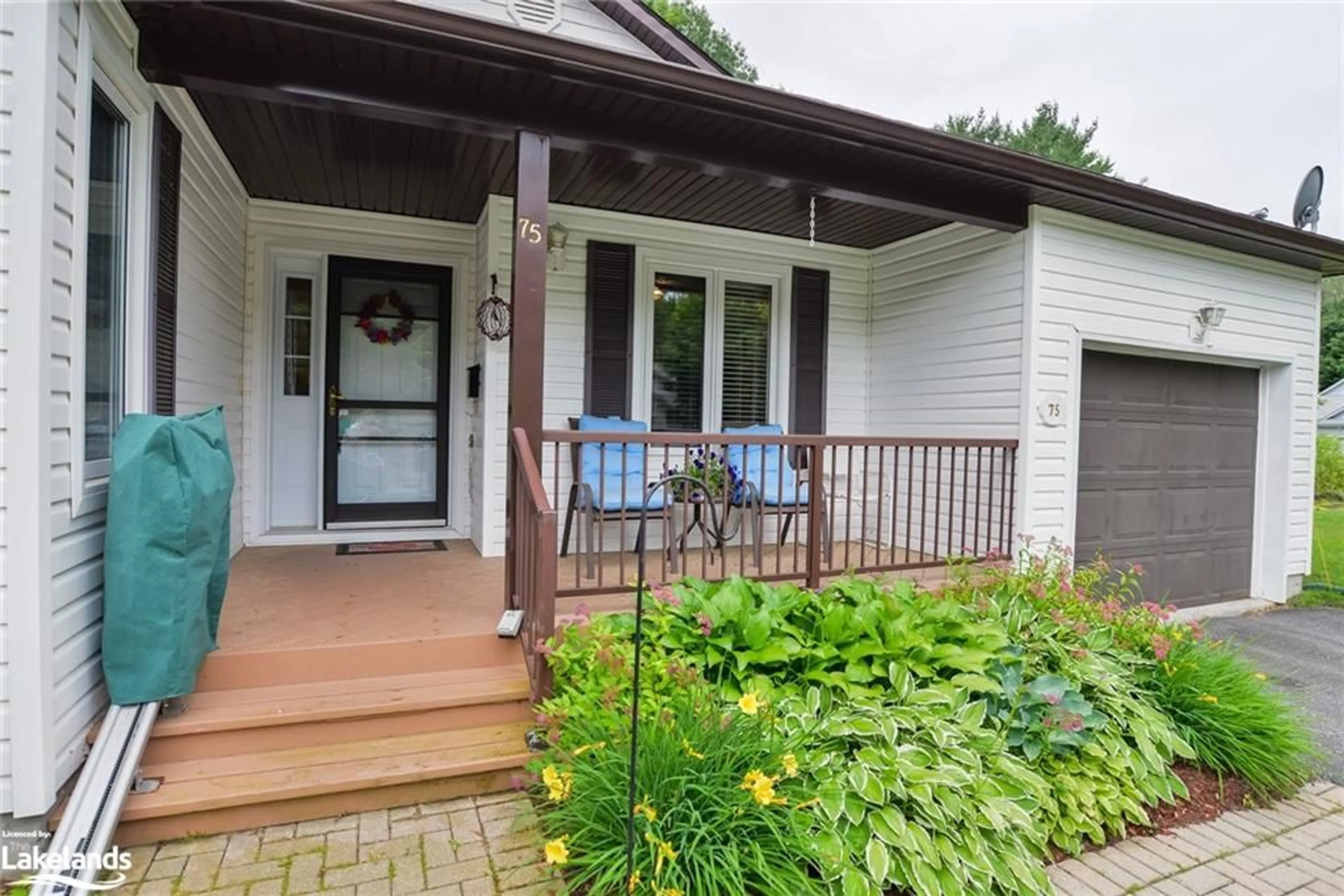 Patio for 75 Hedgewood Lane, Gravenhurst Ontario P1P 1Z4