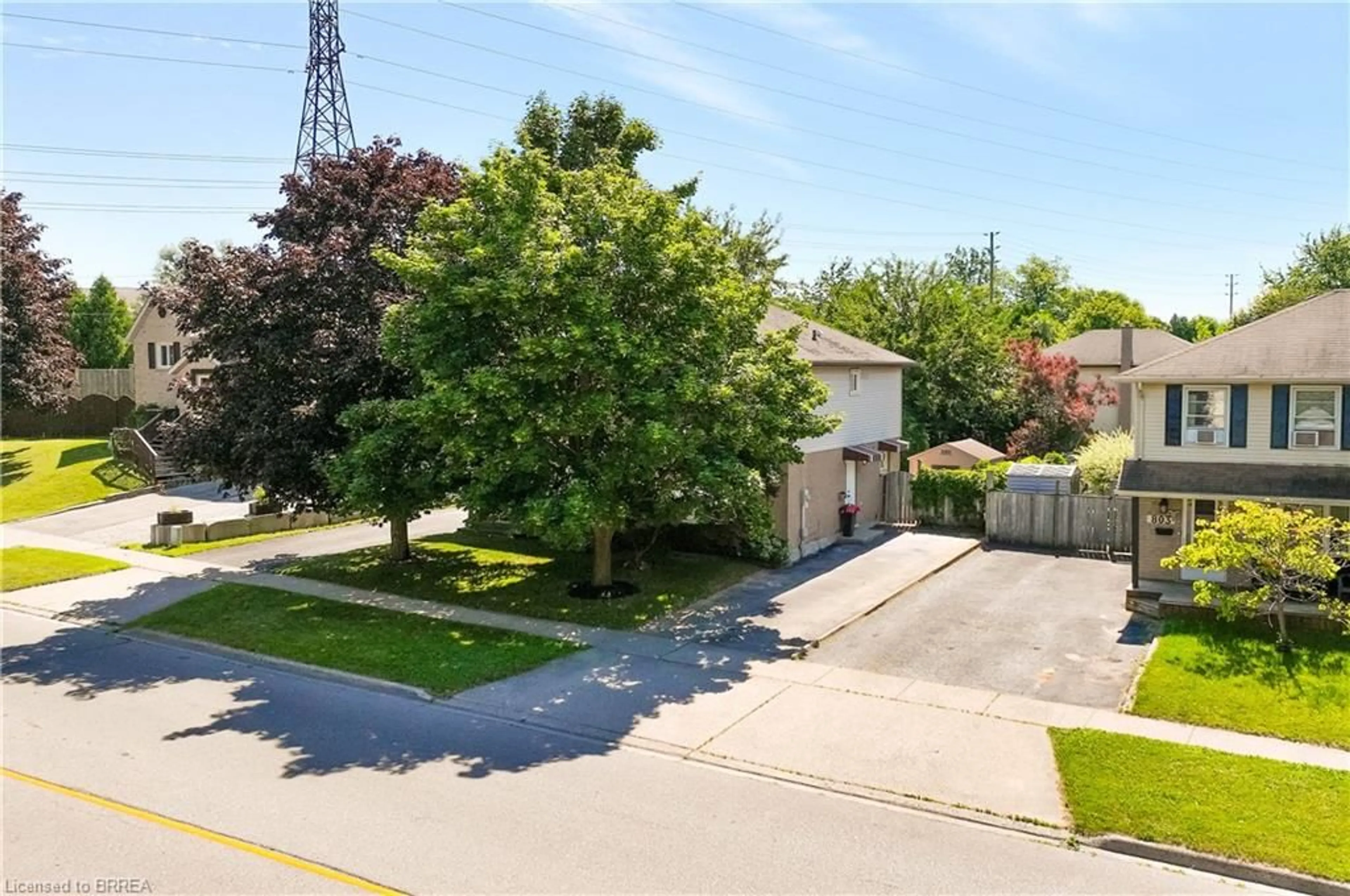 Frontside or backside of a home for 807 Elgin St, Cambridge Ontario N1R 7Z3