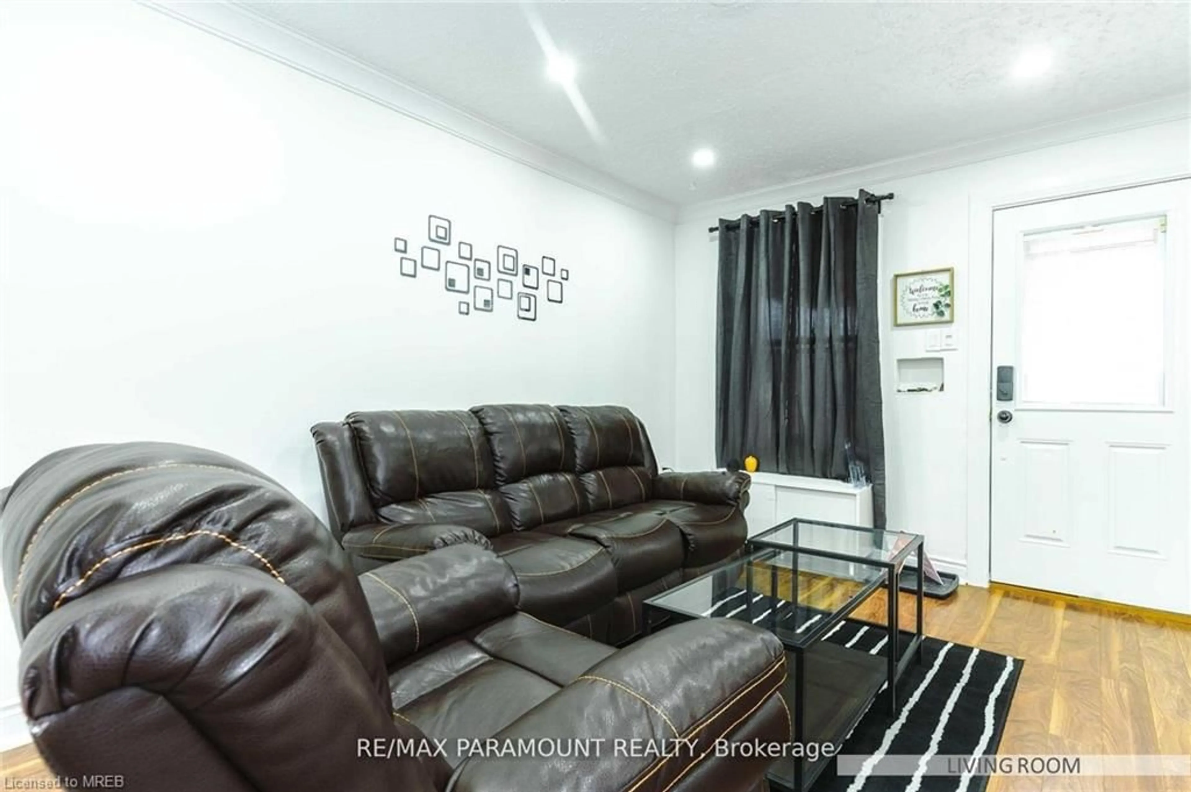 Living room for 141 Mcanulty Blvd, Hamilton Ontario L8H 3H6