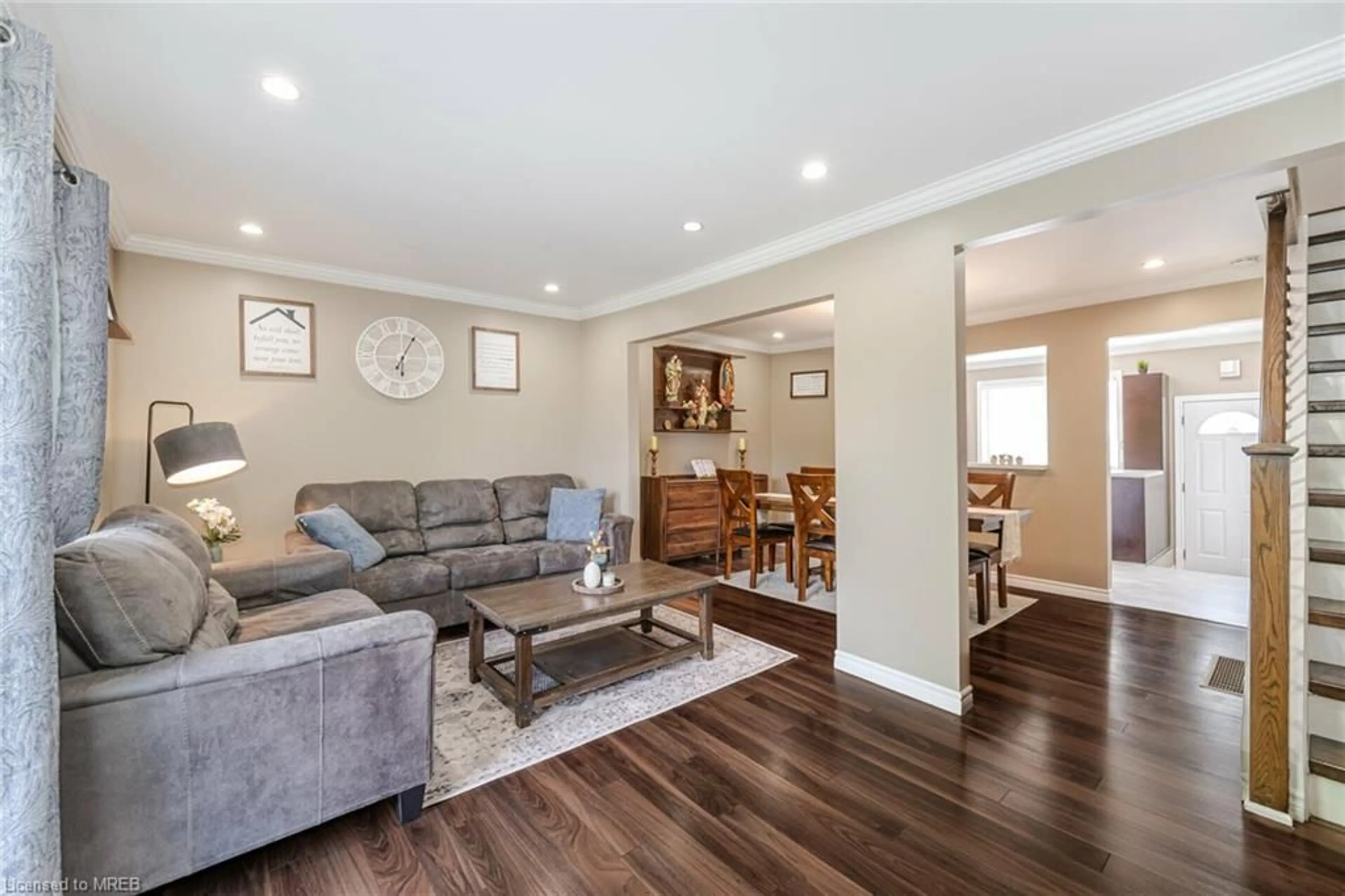 Living room for 17 Quail Dr #22, Hamilton Ontario L8W 1N1