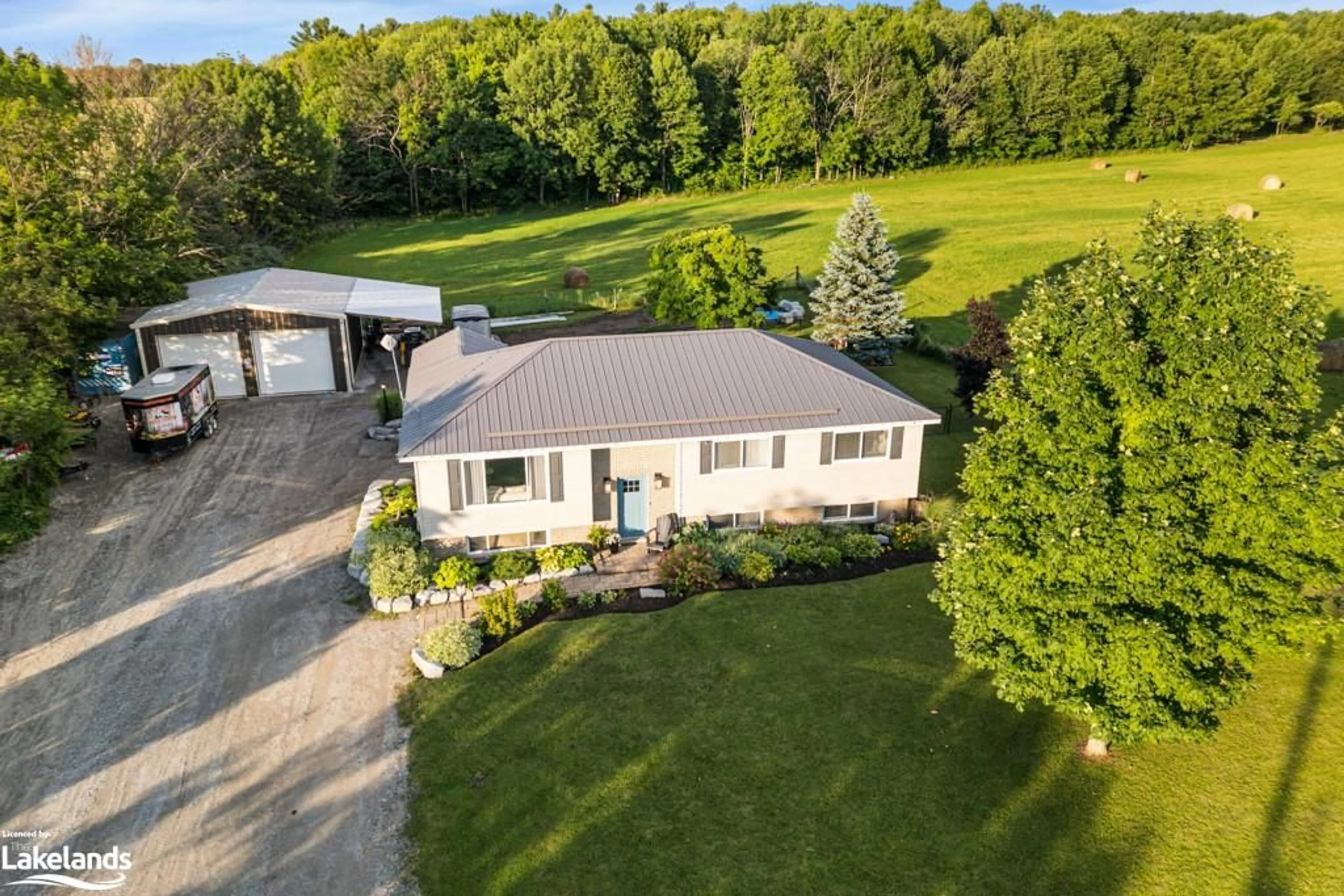 Frontside or backside of a home for 10125 12 Hwy, Oro-Medonte Ontario L0K 1E0