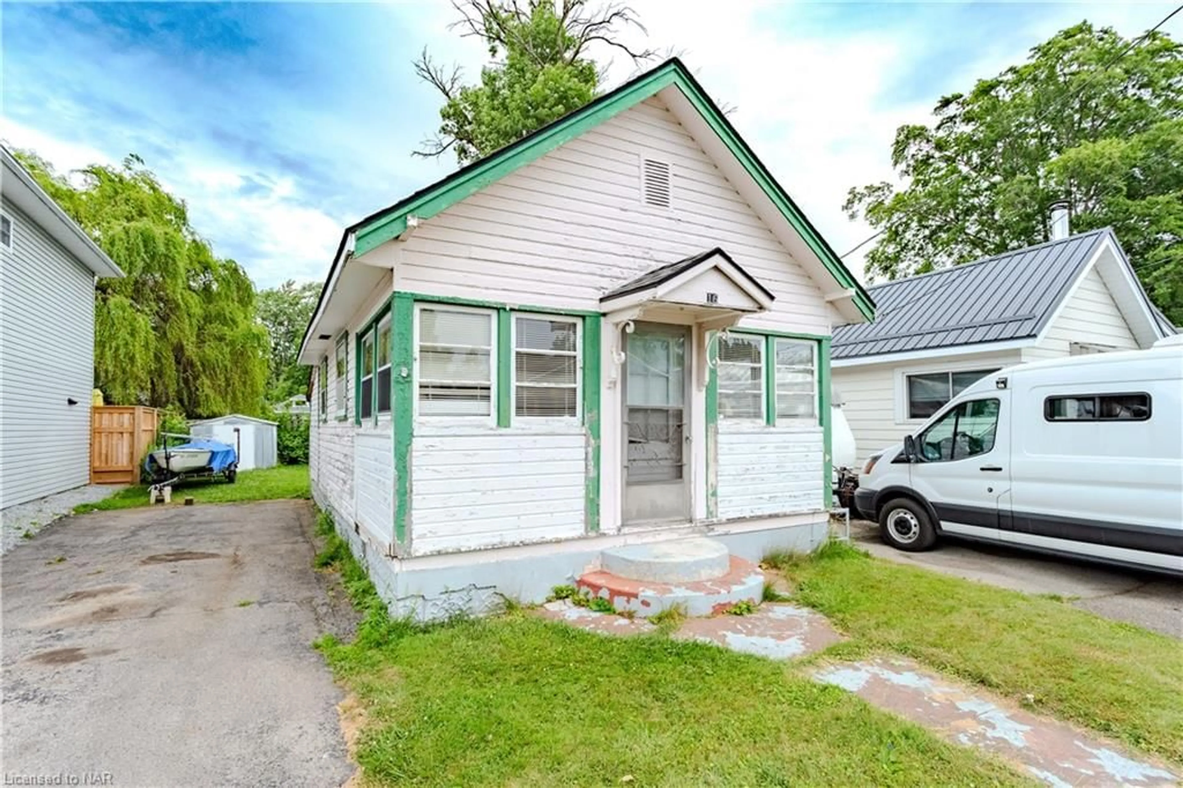 Cottage for 16 Lincoln Rd, Crystal Beach Ontario L0S 1B0