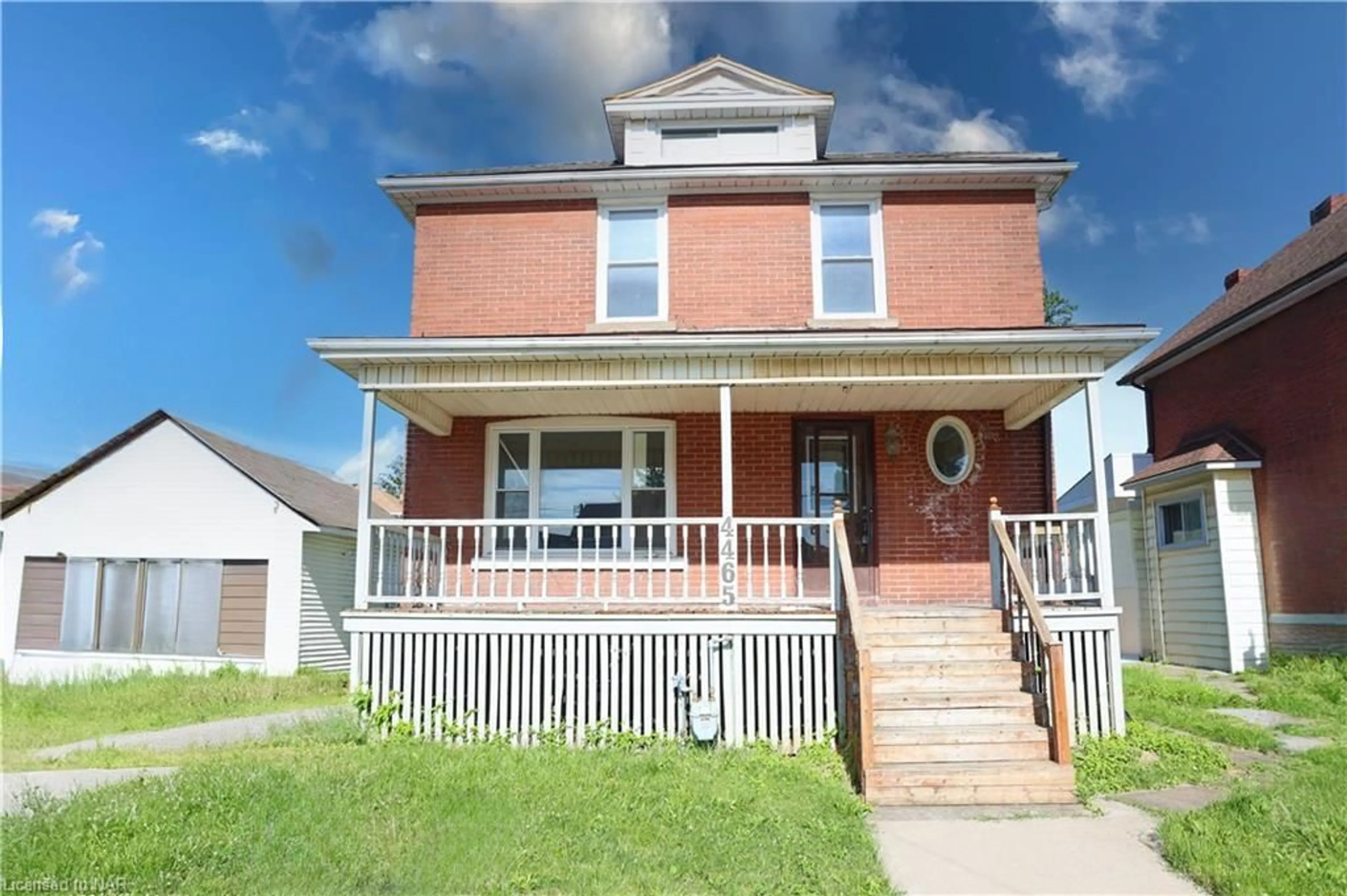 Frontside or backside of a home for 4465 Fifth Ave, Niagara Falls Ontario L2E 4R5