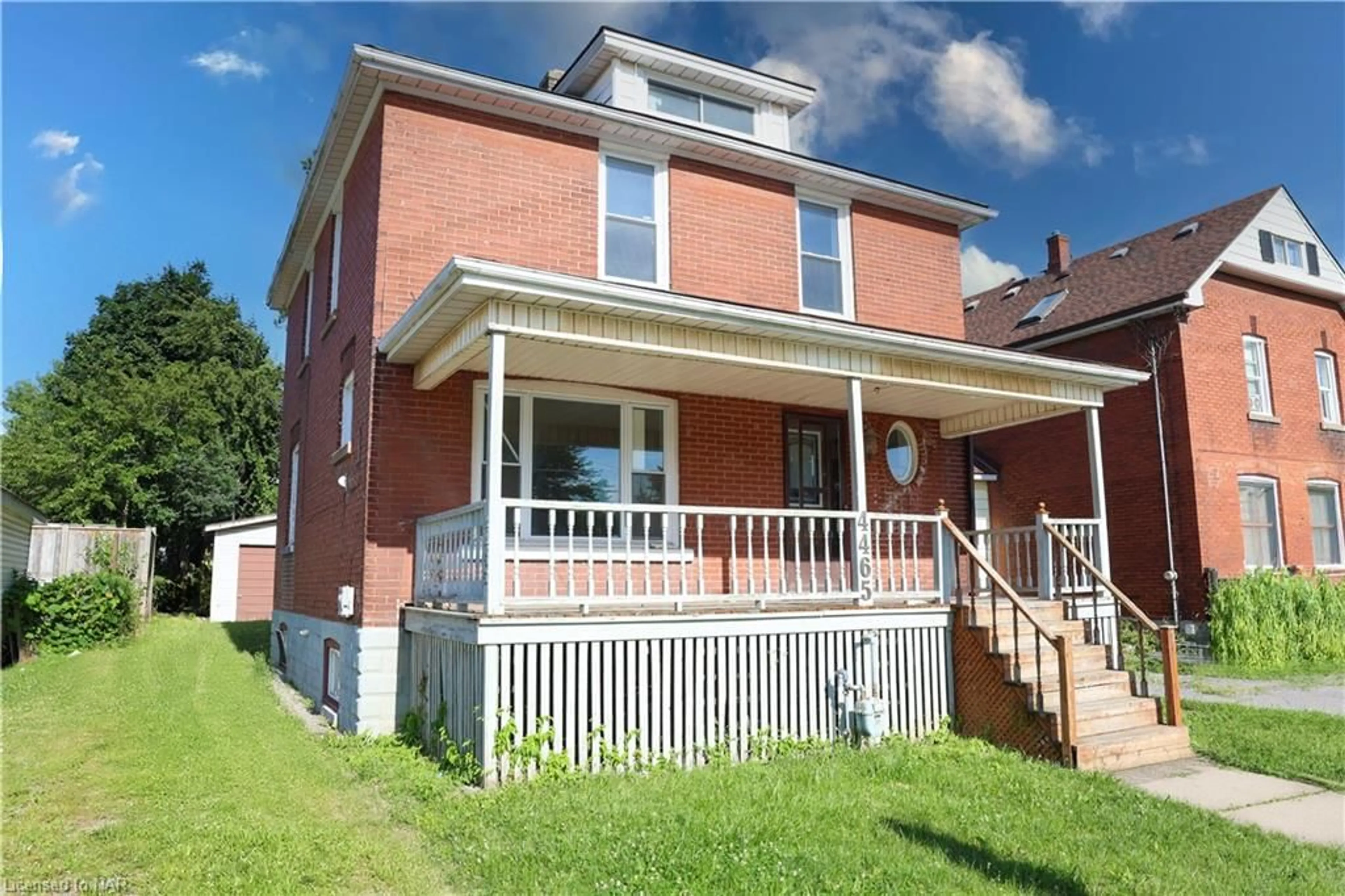 Home with brick exterior material for 4465 Fifth Ave, Niagara Falls Ontario L2E 4R5