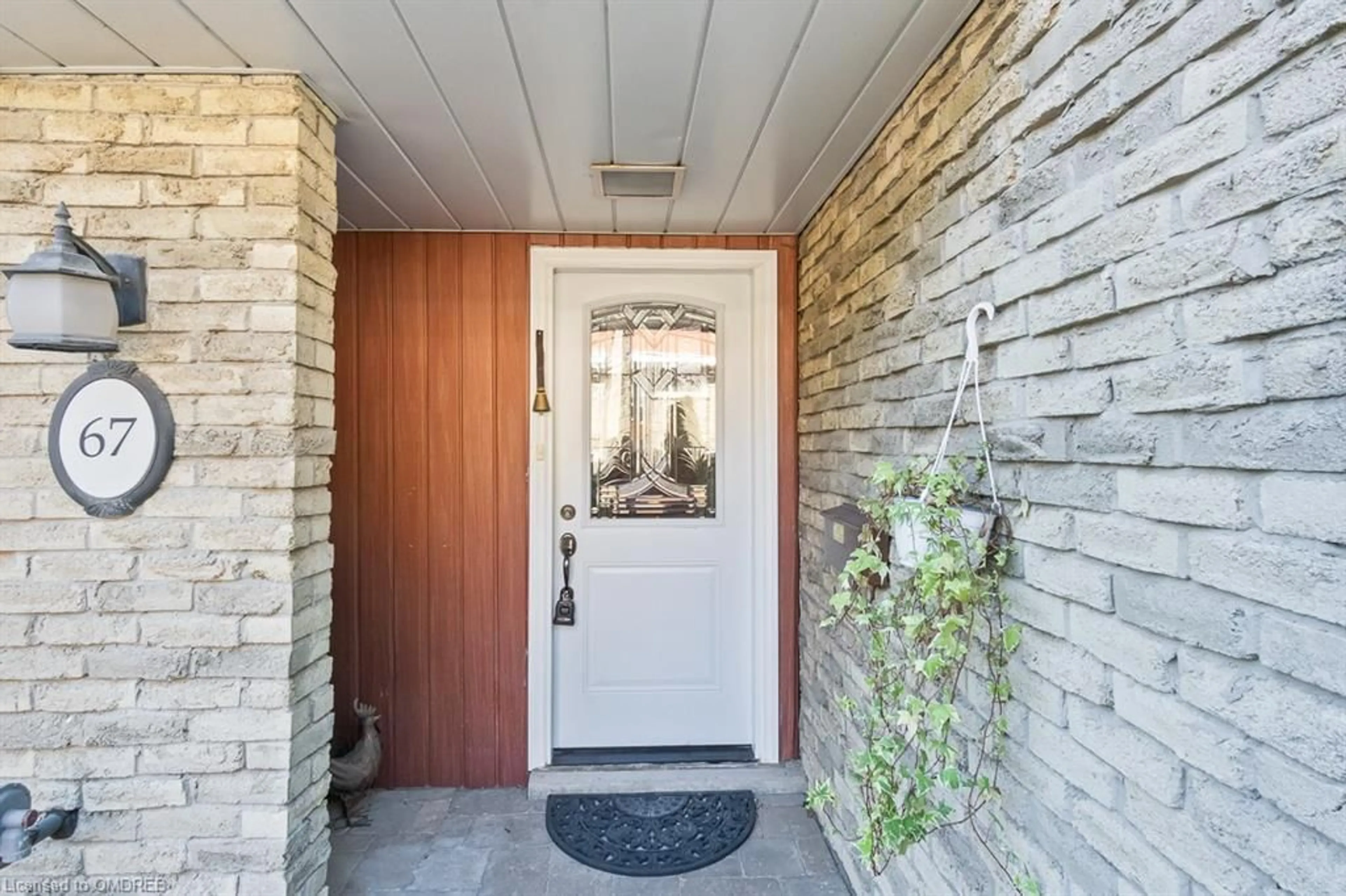 Indoor entryway for 915 Inverhouse Dr #67, Mississauga Ontario L5J 4B2