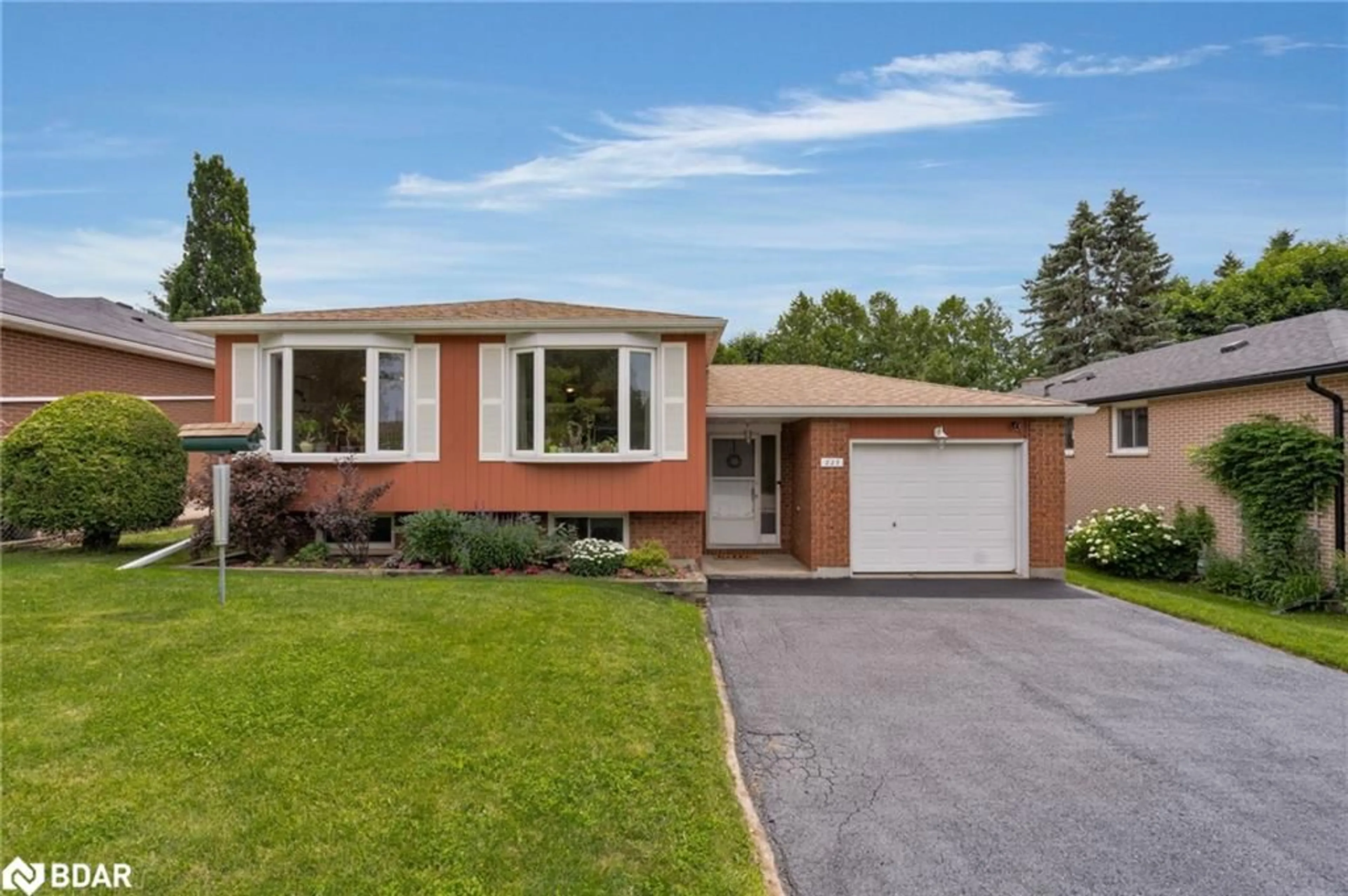 Home with brick exterior material for 227 Rose St, Barrie Ontario L4M 2V3