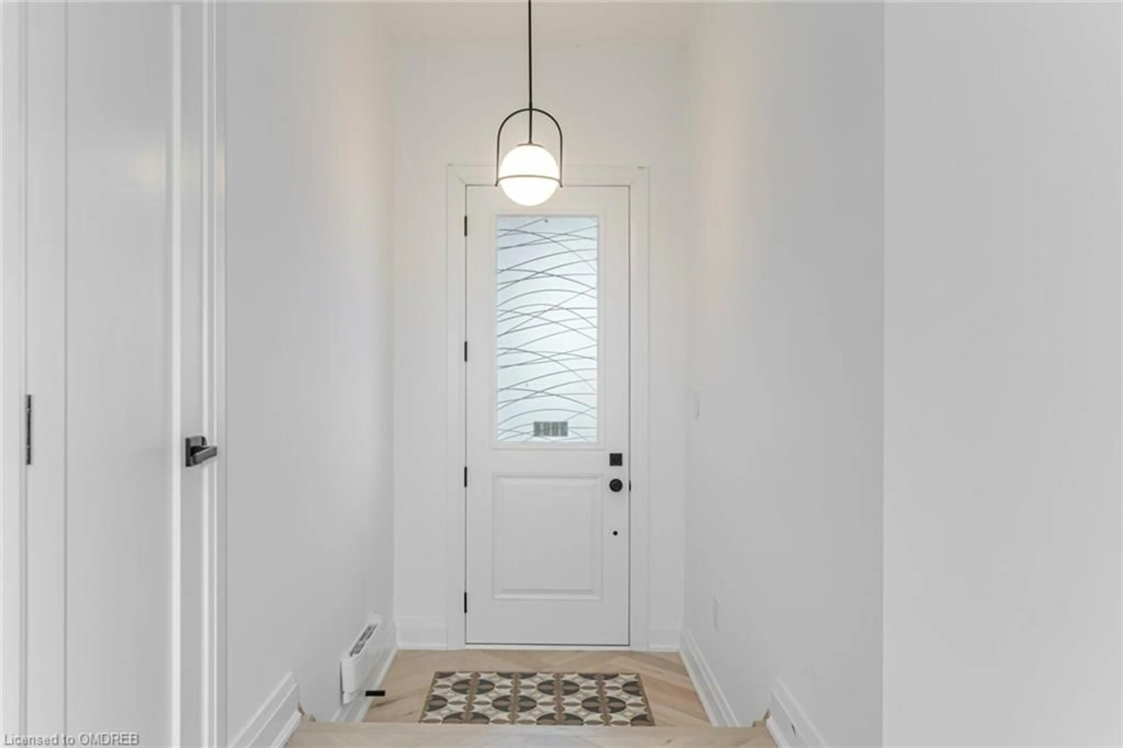 Indoor entryway for 3004 Preserve Dr, Oakville Ontario L6M 0T9