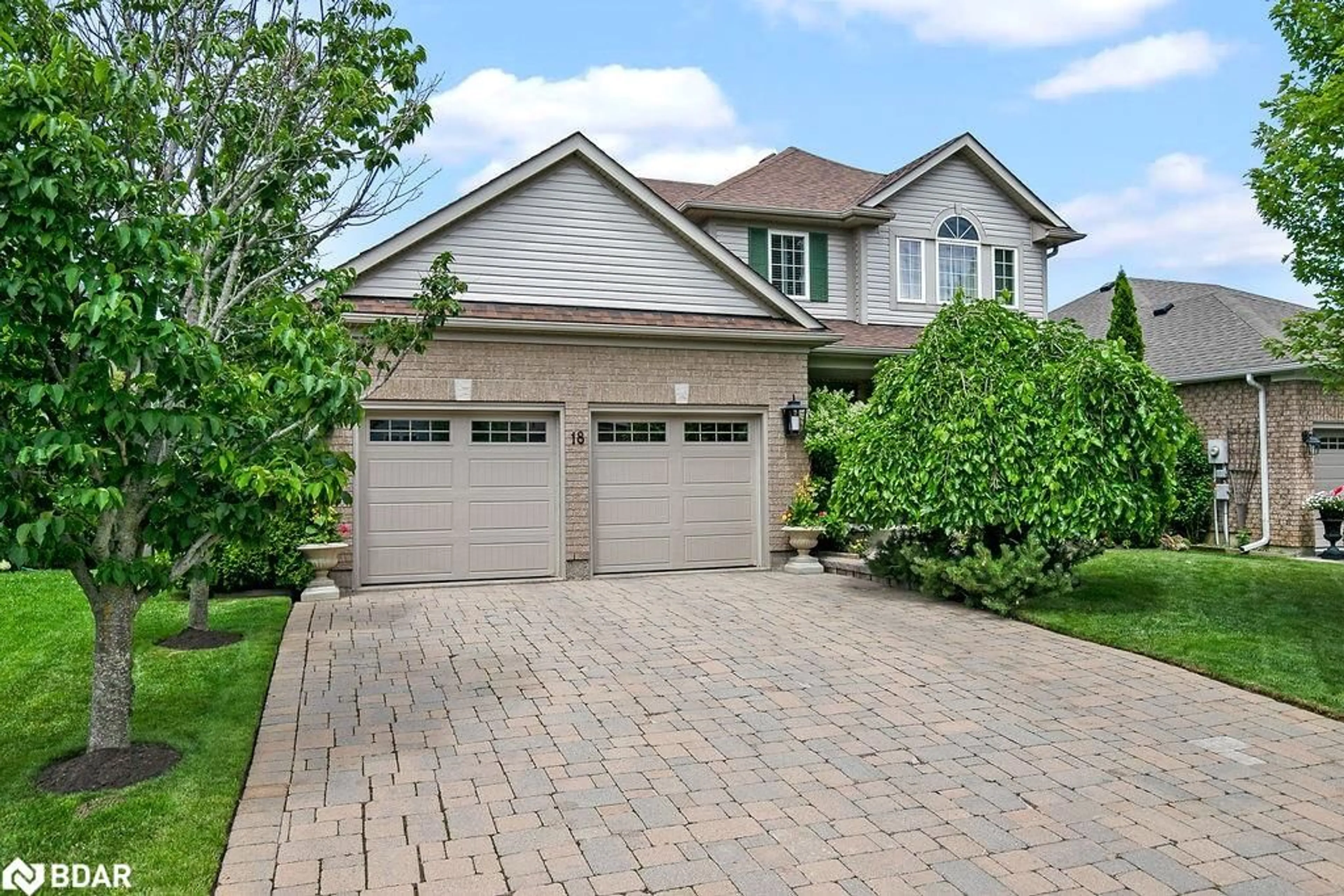 Home with brick exterior material for 18 Thrushwood Trail, Lindsay Ontario K9V 0B1
