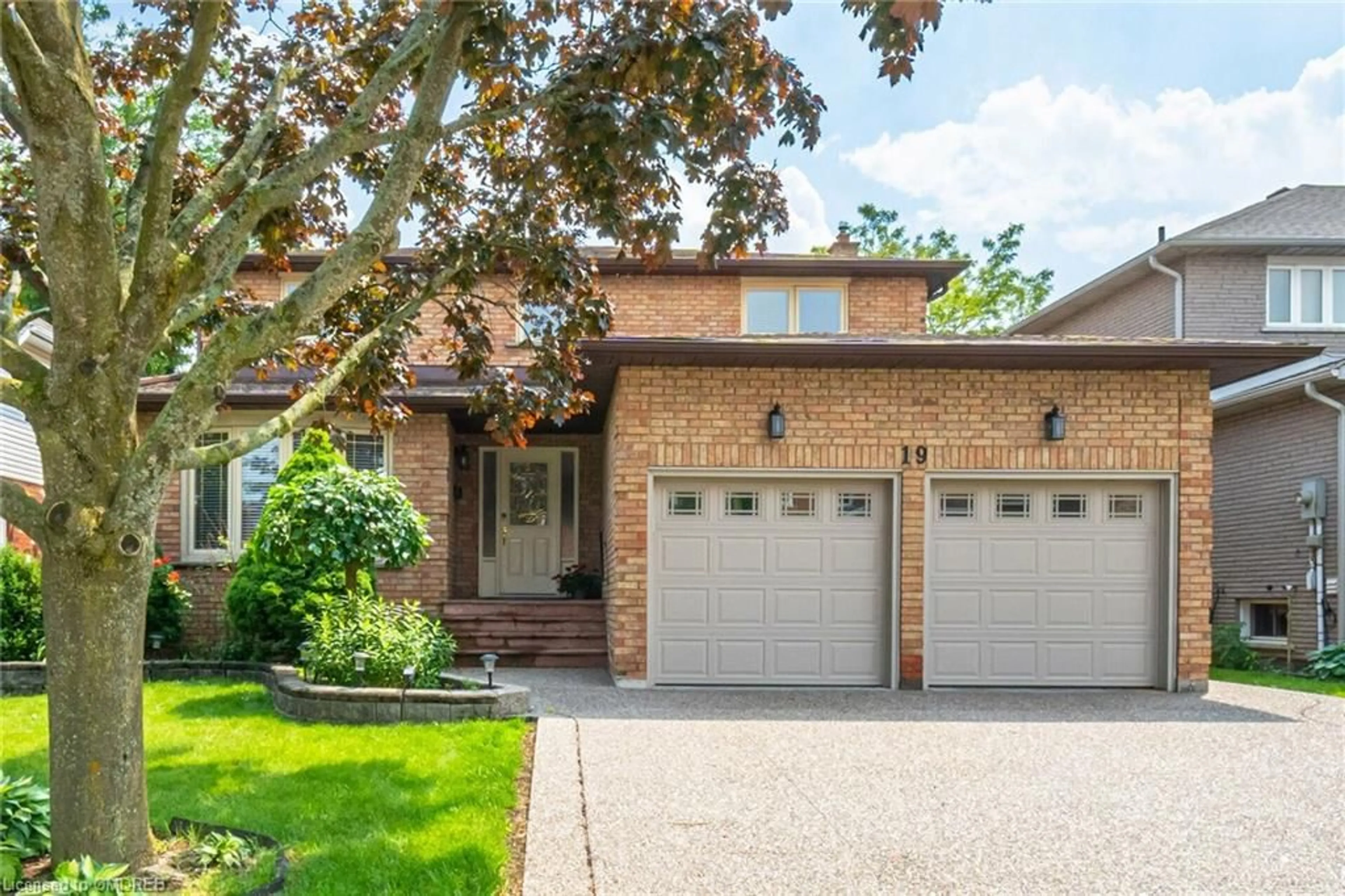 Home with brick exterior material for 19 Caswell Dr, Hamilton Ontario L9C 7N2