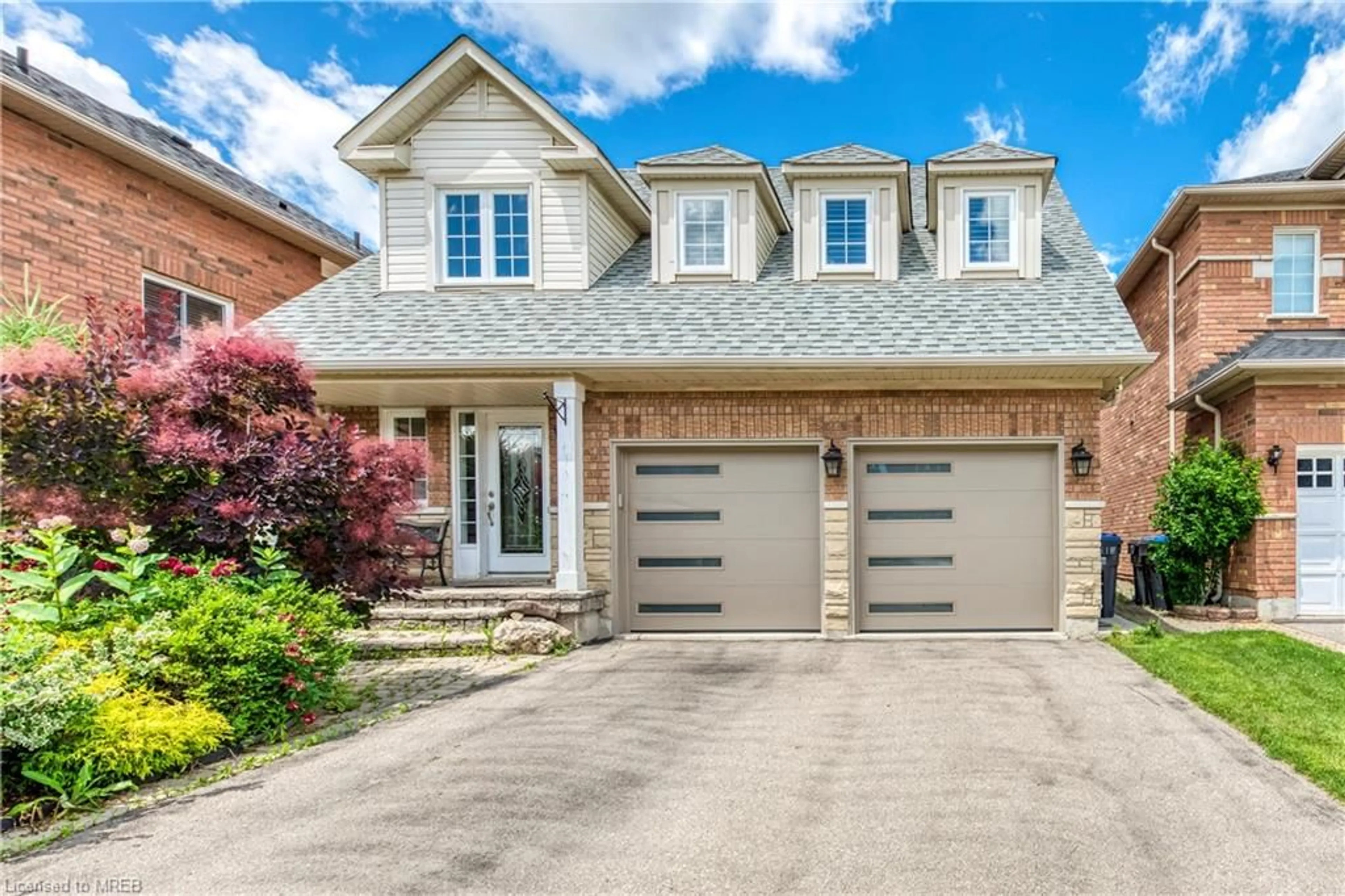 Frontside or backside of a home for 3751 Pearlstone Dr, Mississauga Ontario L5M 7H1