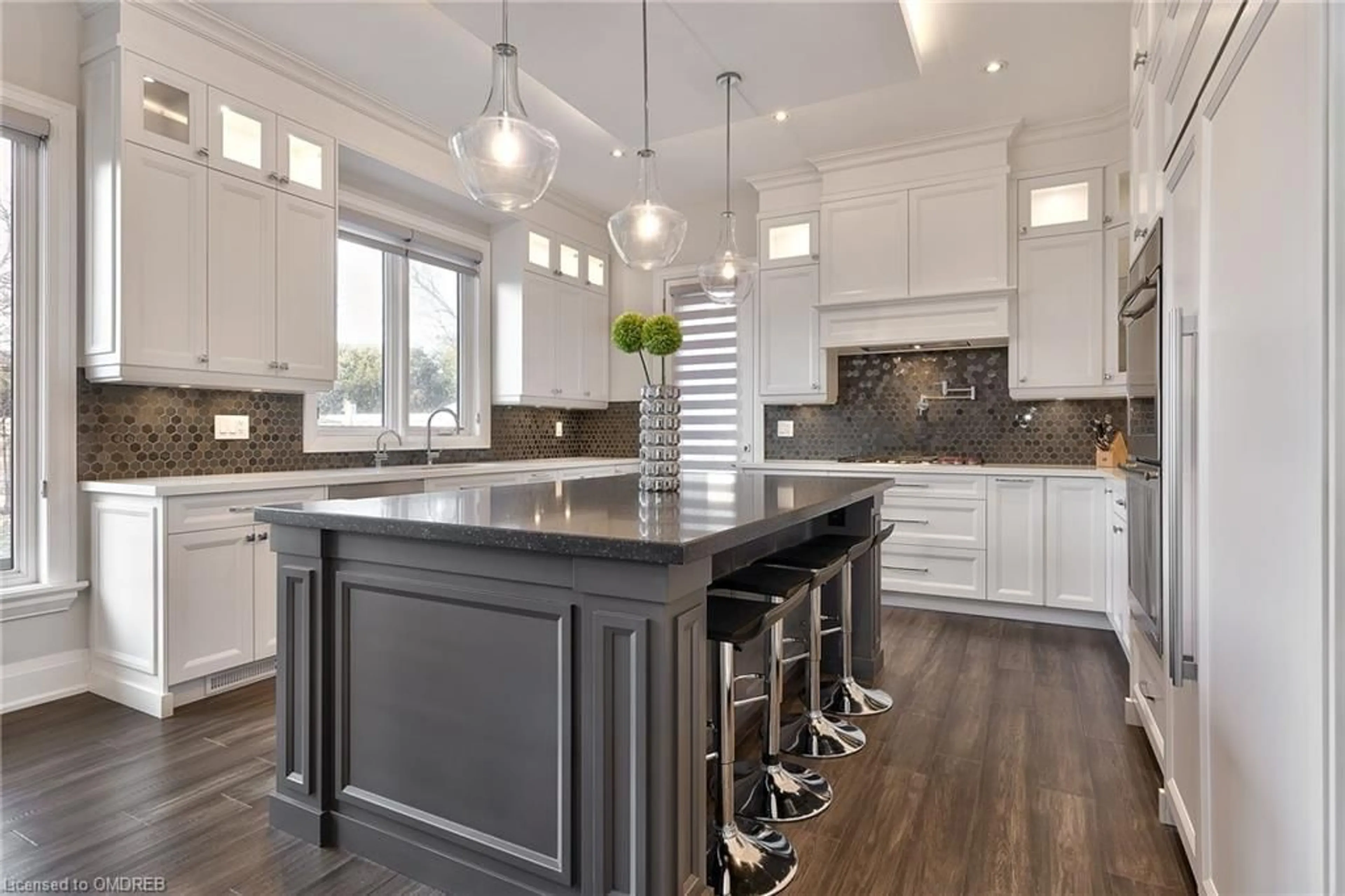 Contemporary kitchen for 390 Sandhurst Dr, Oakville Ontario L6L 4L3