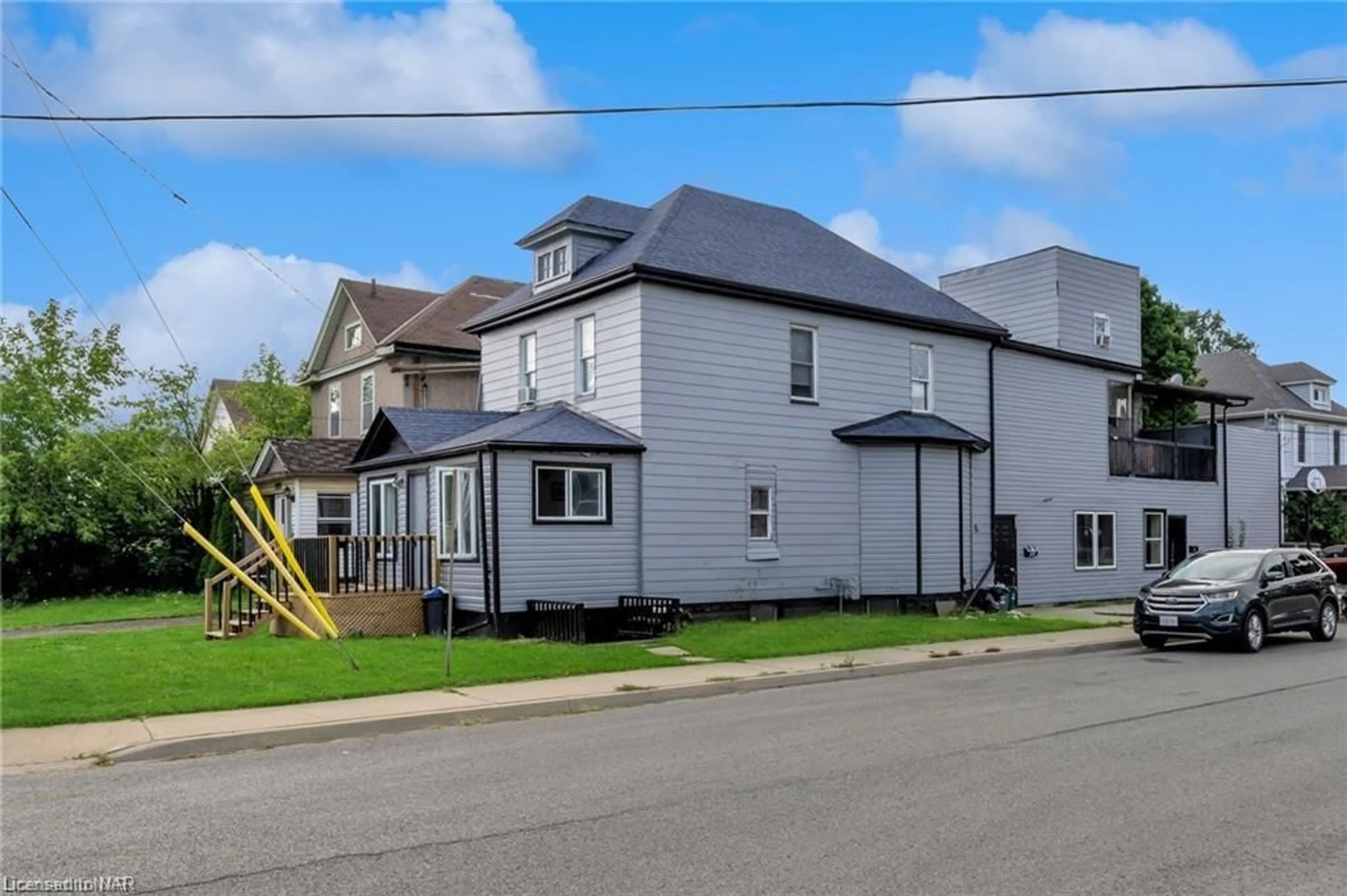 Frontside or backside of a home for 5000 Bridge St, Niagara Falls Ontario L2E 2S5