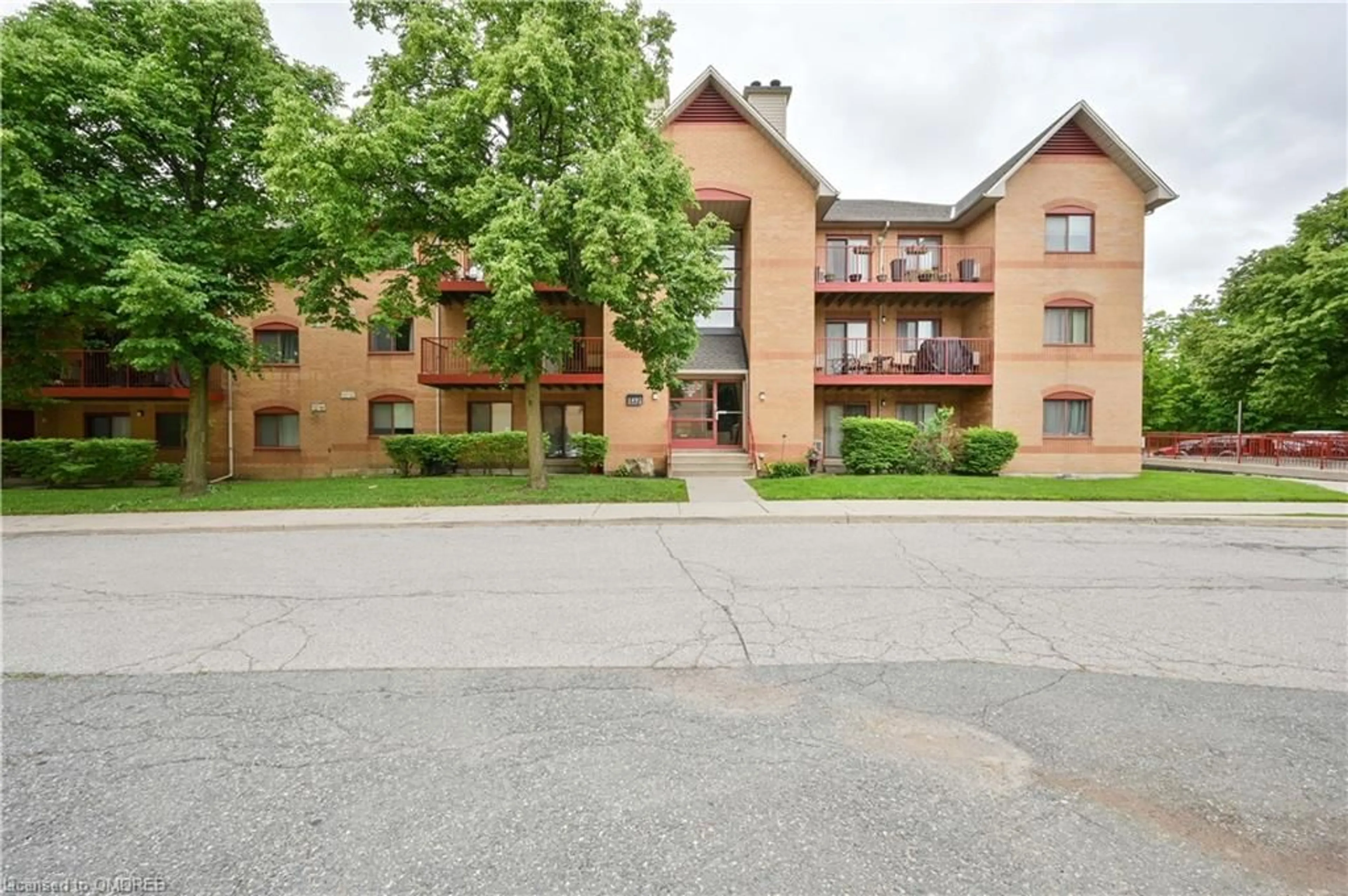 A pic from exterior of the house or condo for 1492 Pilgrims Way #1114, Oakville Ontario L6M 3G8