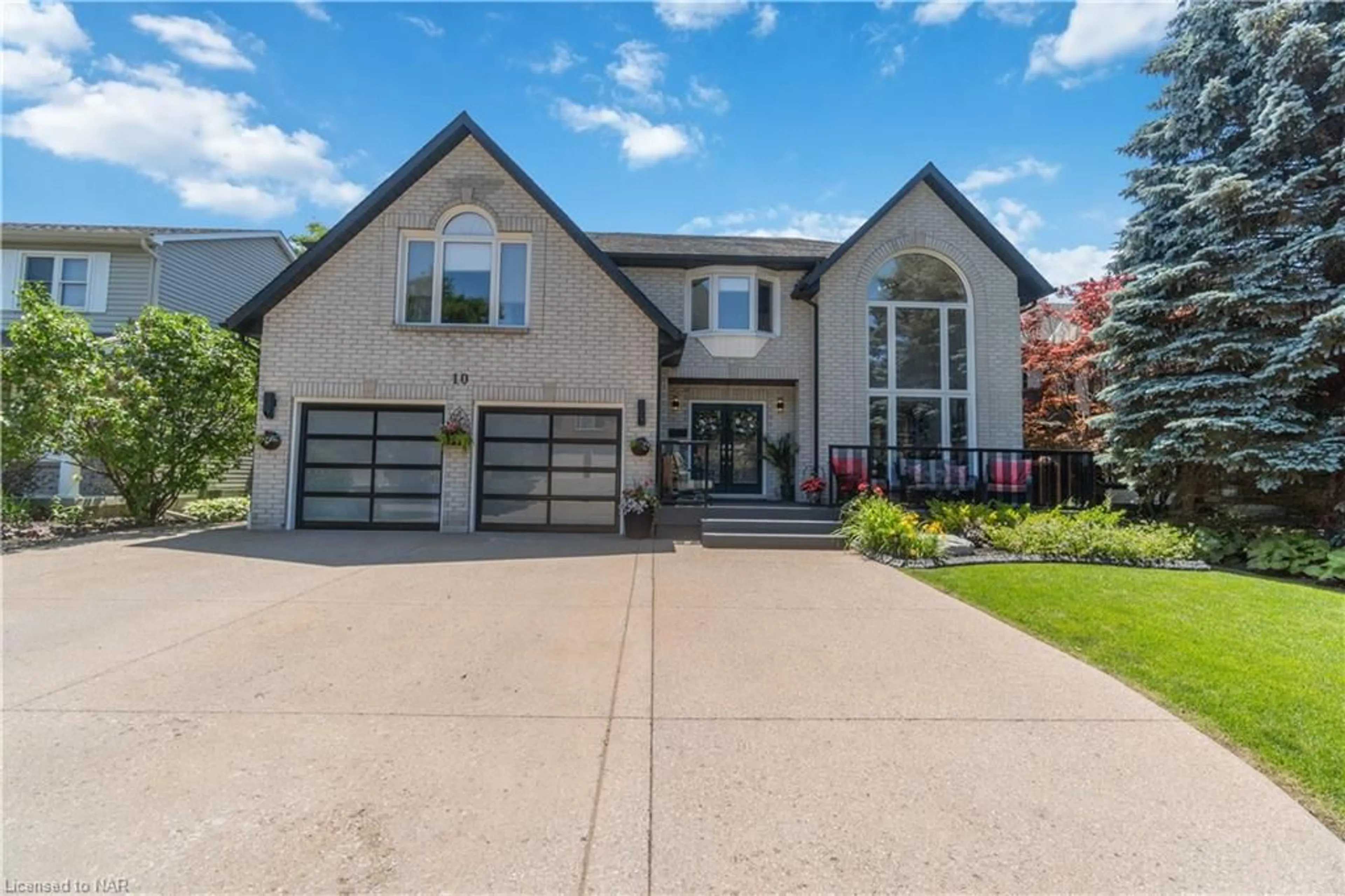 Frontside or backside of a home for 10 Meadowbrook Lane, Pelham Ontario L0S 1E4