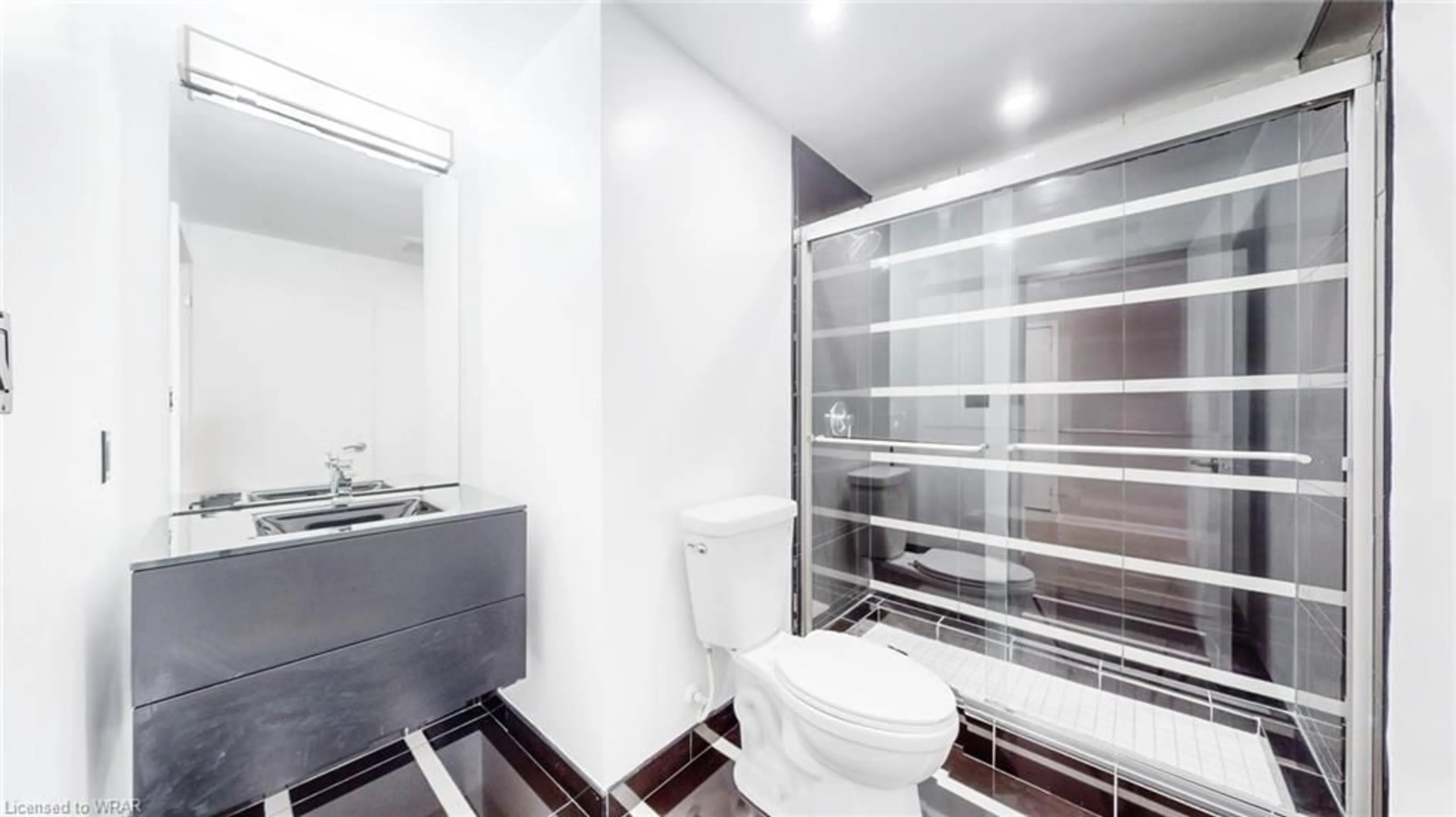 Bathroom for 170 Water St #803, Cambridge Ontario N1R 3B6