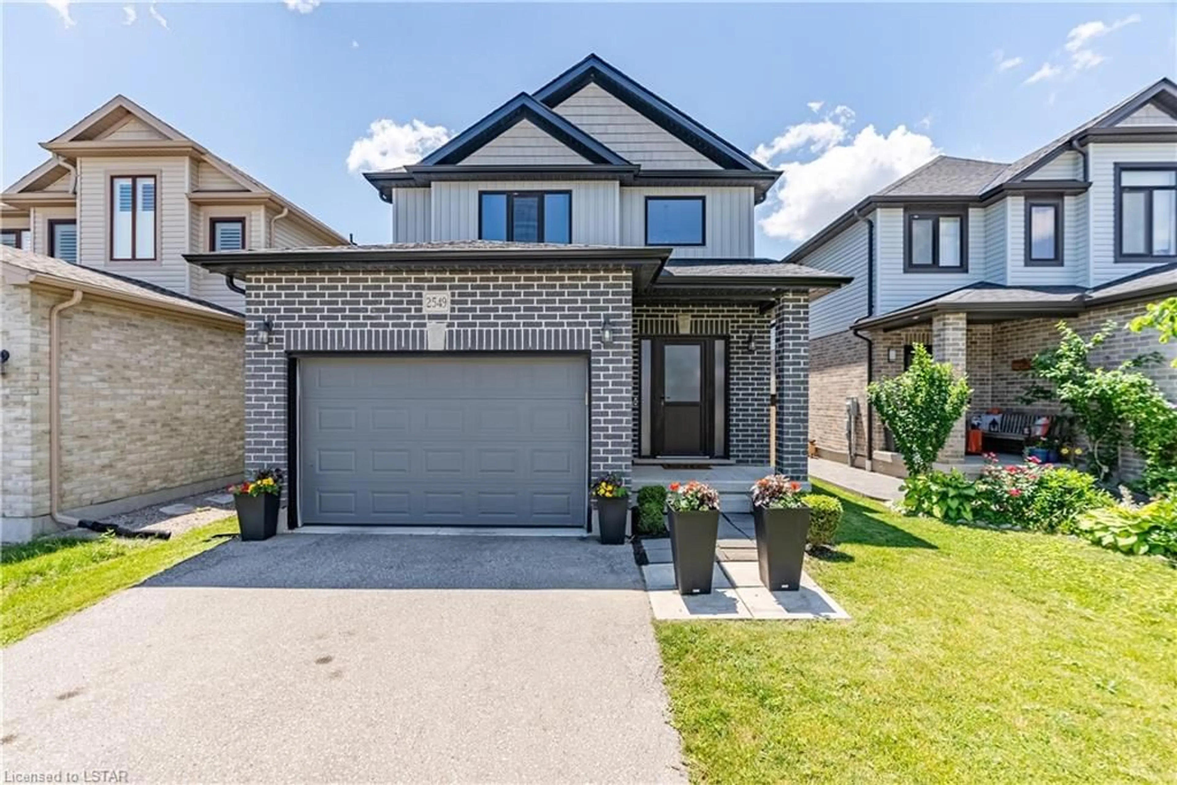 Frontside or backside of a home for 2549 Asima Dr, London Ontario N6M 0B4