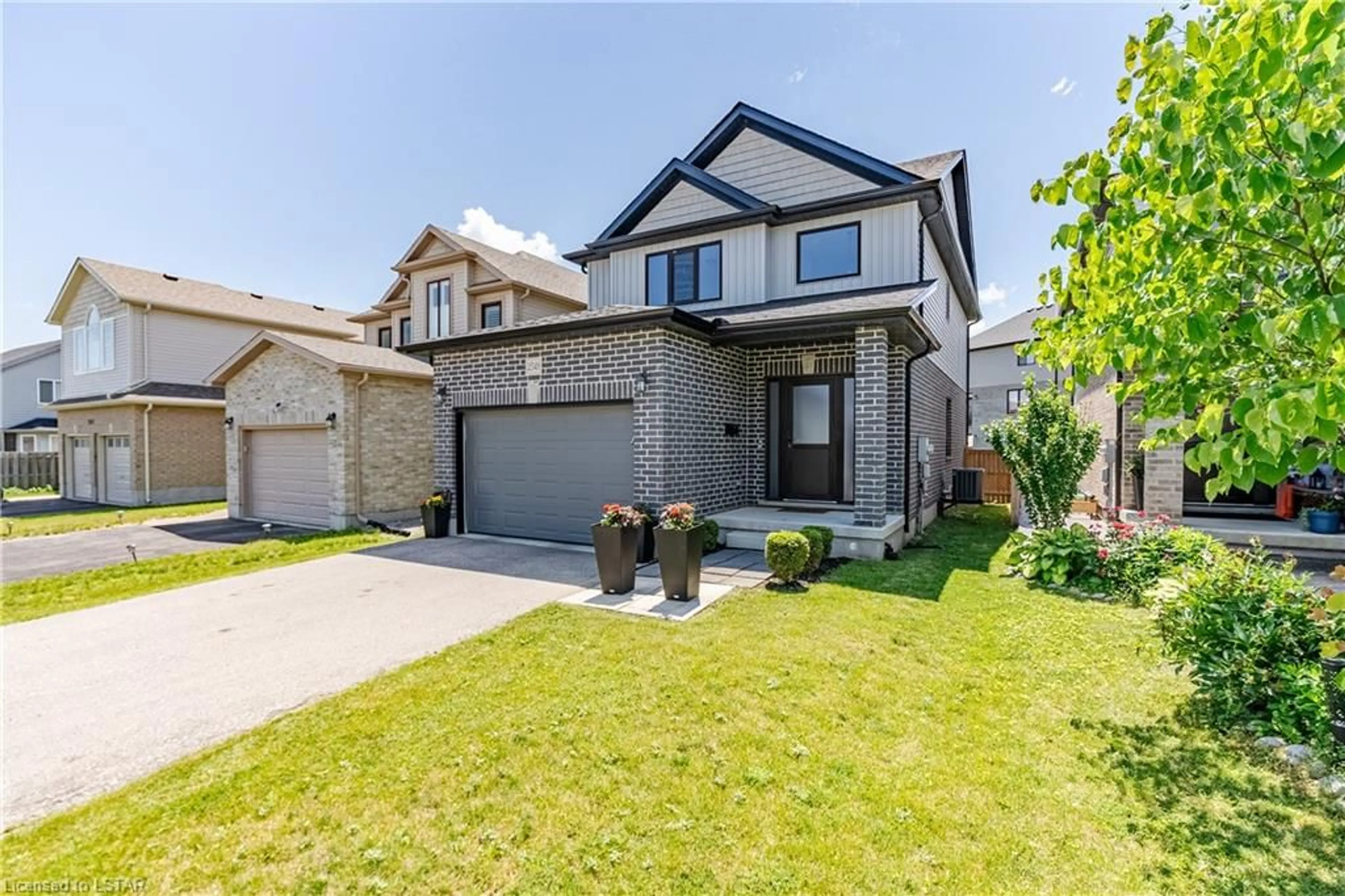 Frontside or backside of a home for 2549 Asima Dr, London Ontario N6M 0B4