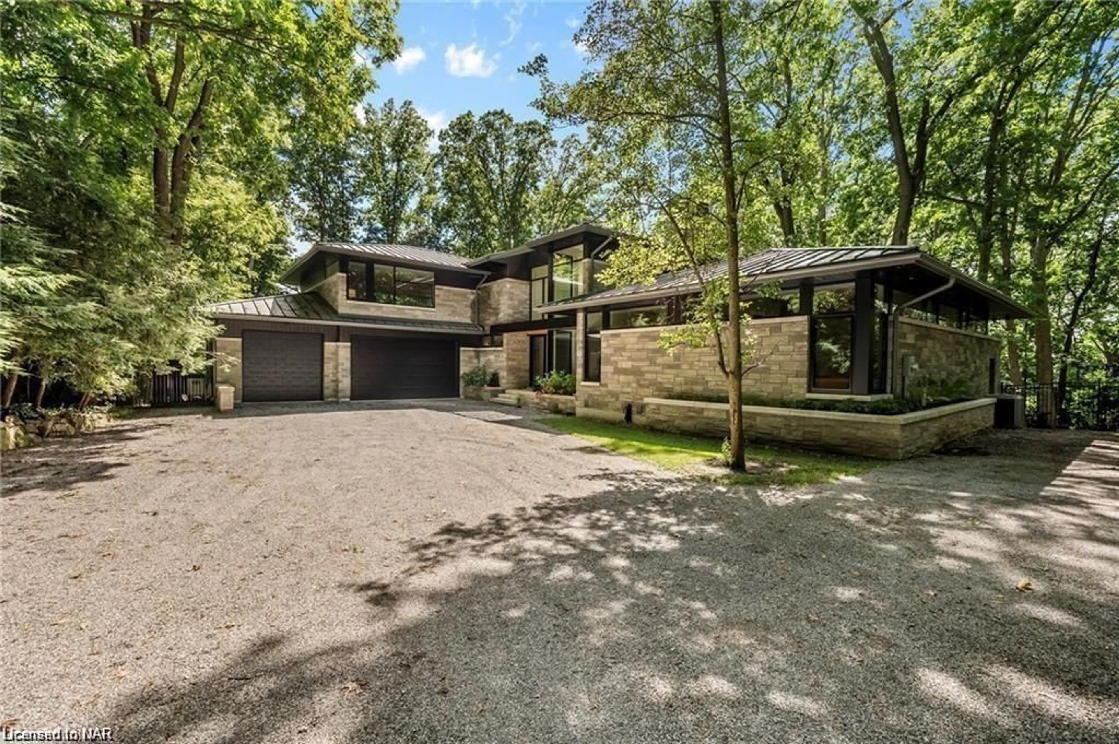 Home with brick exterior material for 22 Melrose Dr, Niagara-on-the-Lake Ontario L0S 1J0