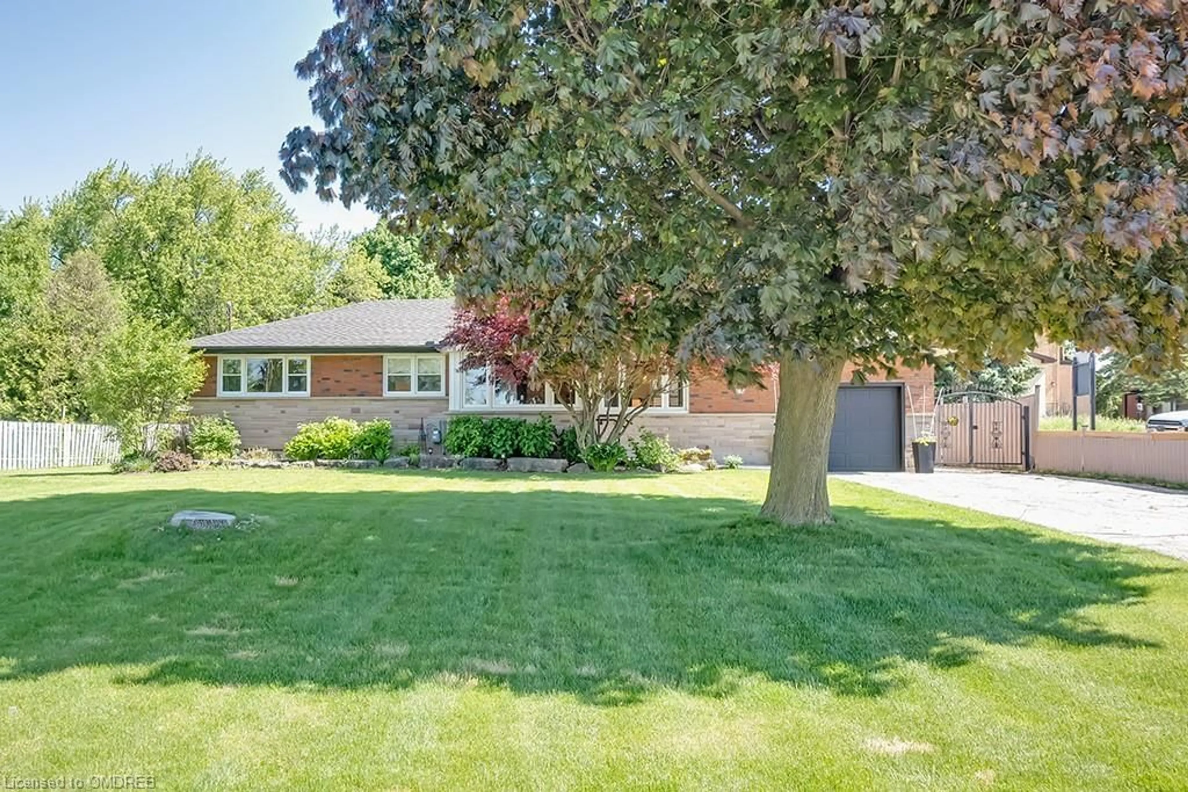 Frontside or backside of a home for 18 Alderson Dr, Hamilton Ontario L9B 1G2