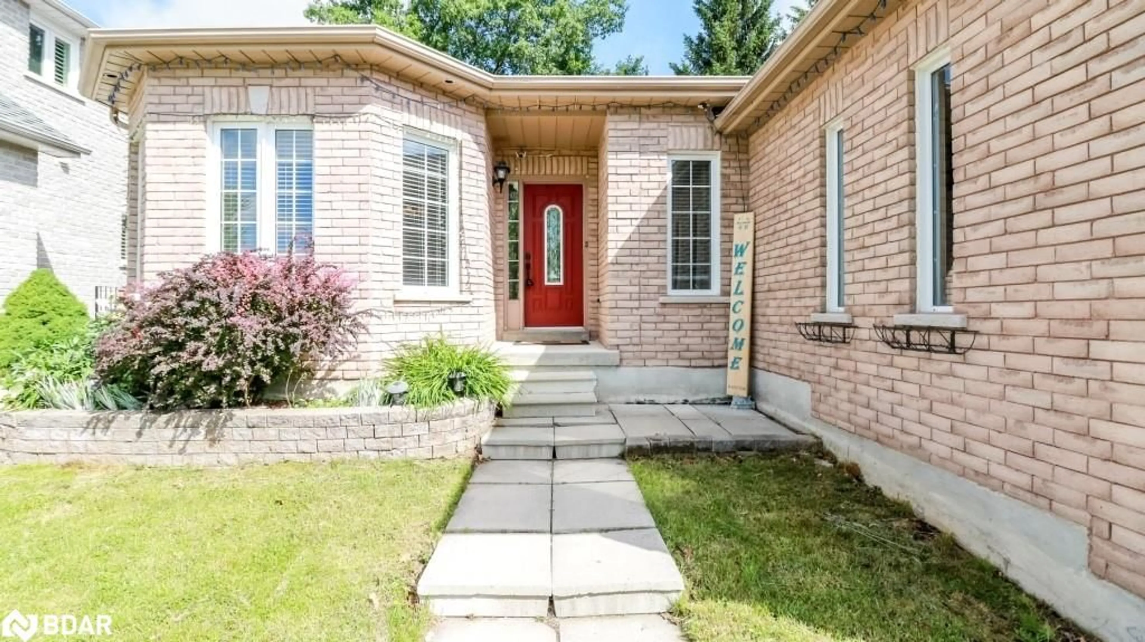 Home with brick exterior material for 40 Ruffet Dr, Barrie Ontario L4N 0P1