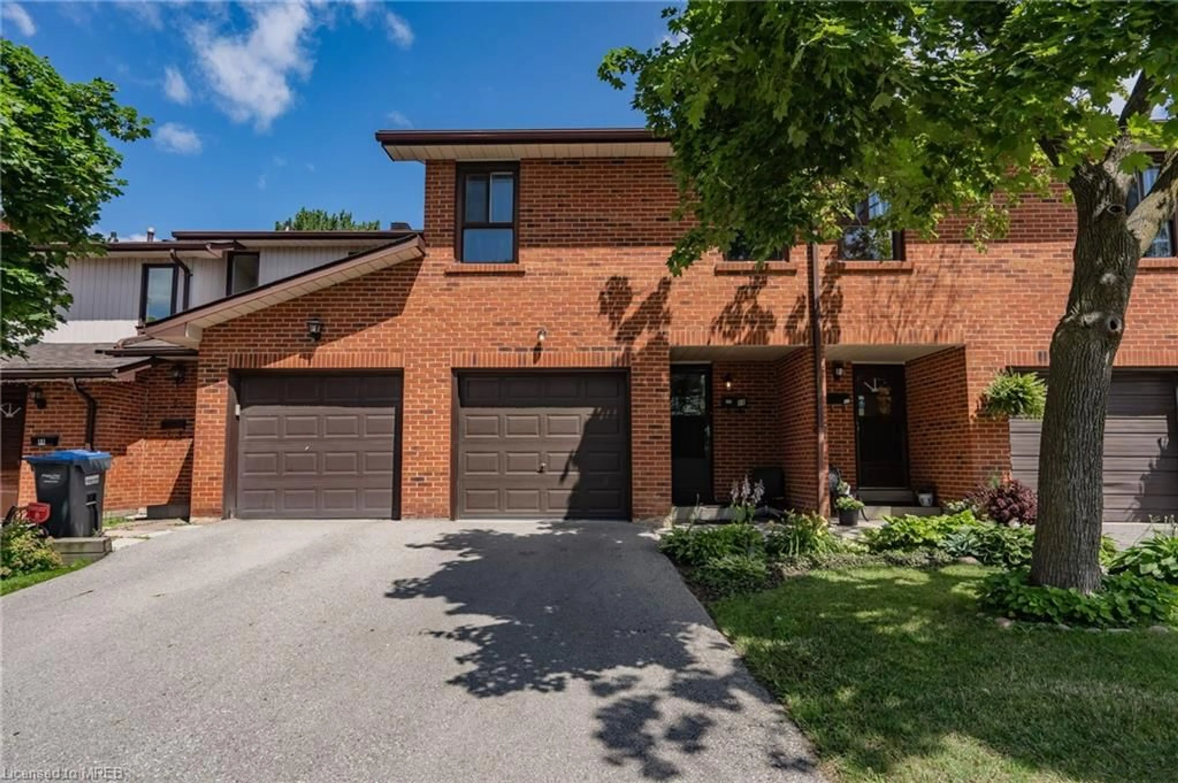 Home with brick exterior material for 88 Dawson Cres, Peel Ontario L6V 3M6