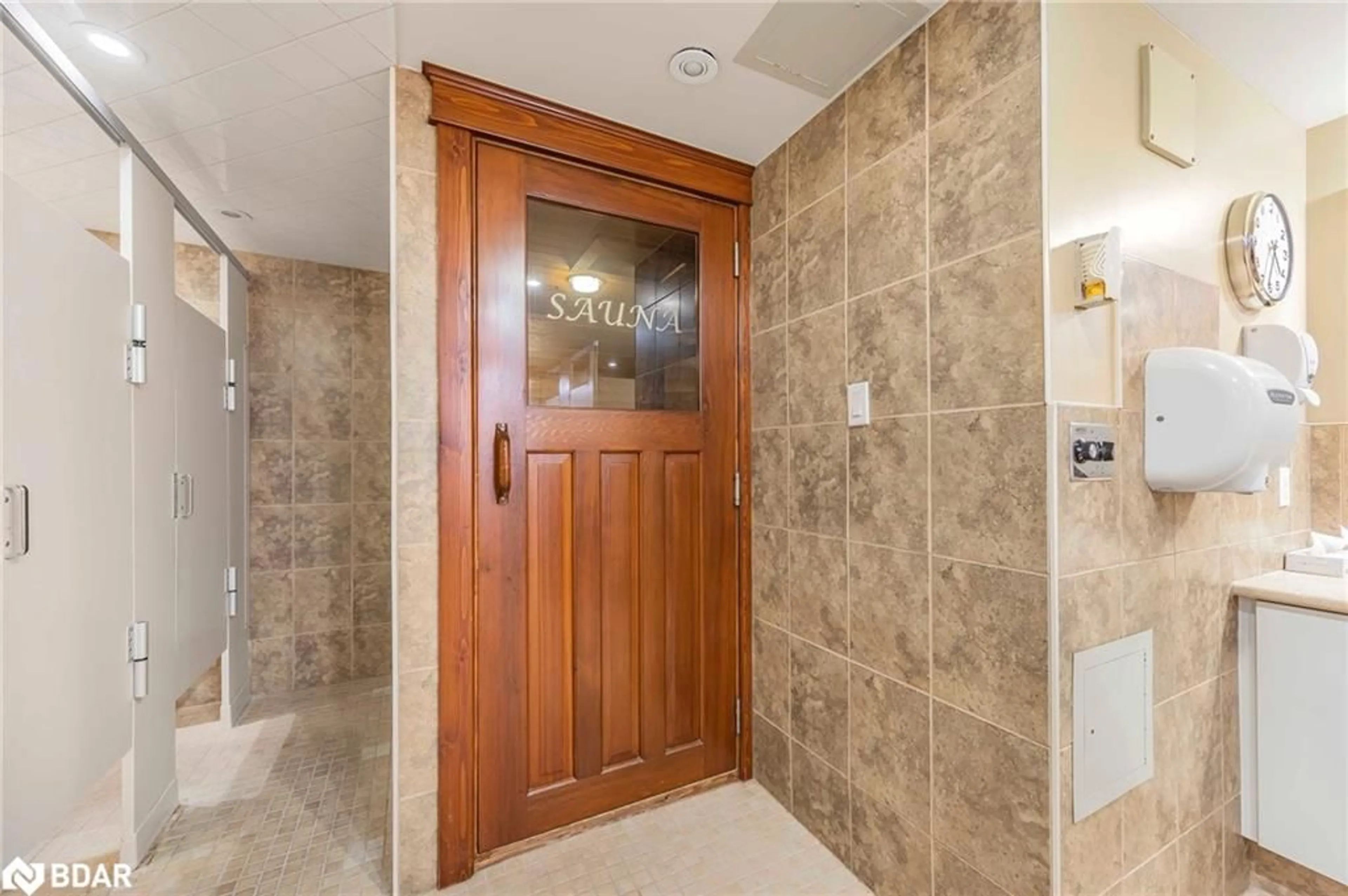 Bathroom for 181 Collier St #304, Barrie Ontario L4M 5L6
