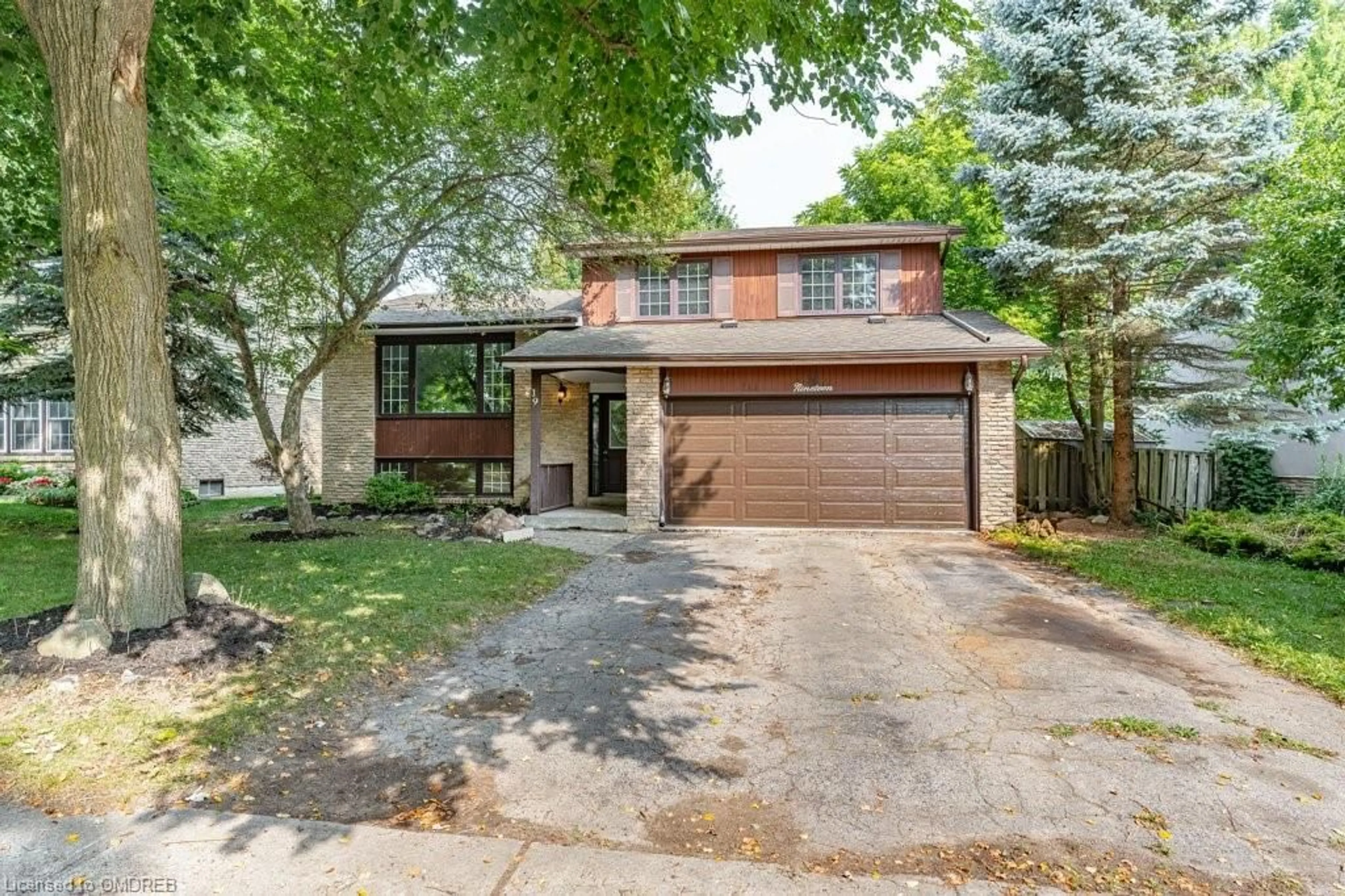 Frontside or backside of a home for 19 Northwood Cres, Guelph Ontario N1H 6Z5