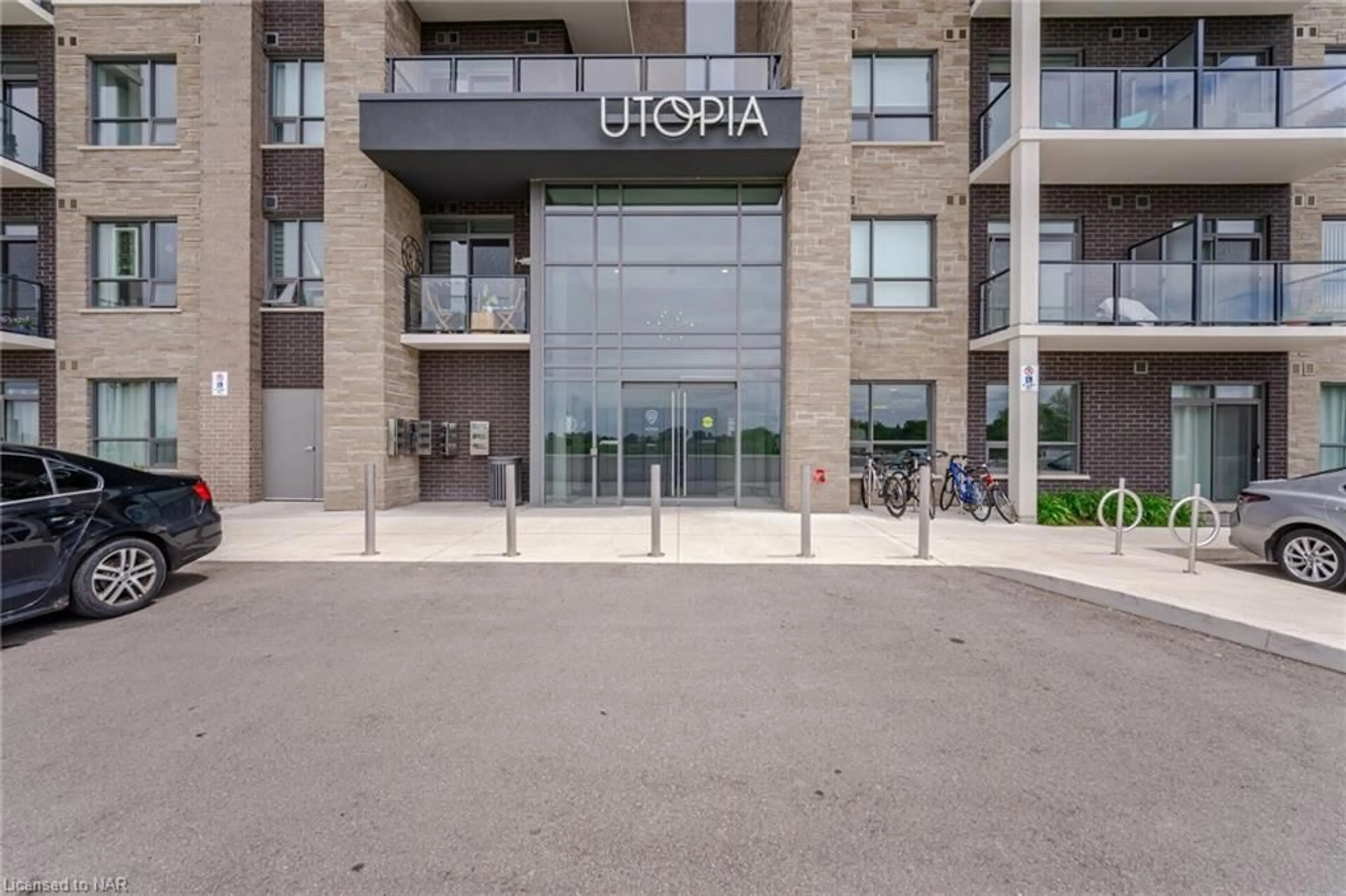 Indoor lobby for 5055 Greenlane Rd #426, Lincoln Ontario L3J 2J3